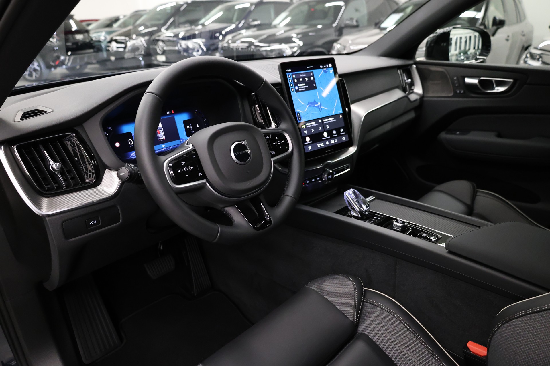 VOLVO XC60 2.0 B5 MH Black Edition AWD-image-22