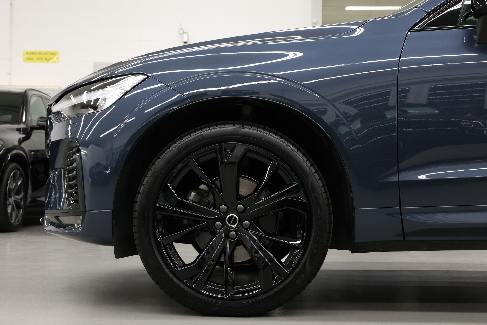 VOLVO XC60 2.0 B5 MH Black Edition AWD-image-13