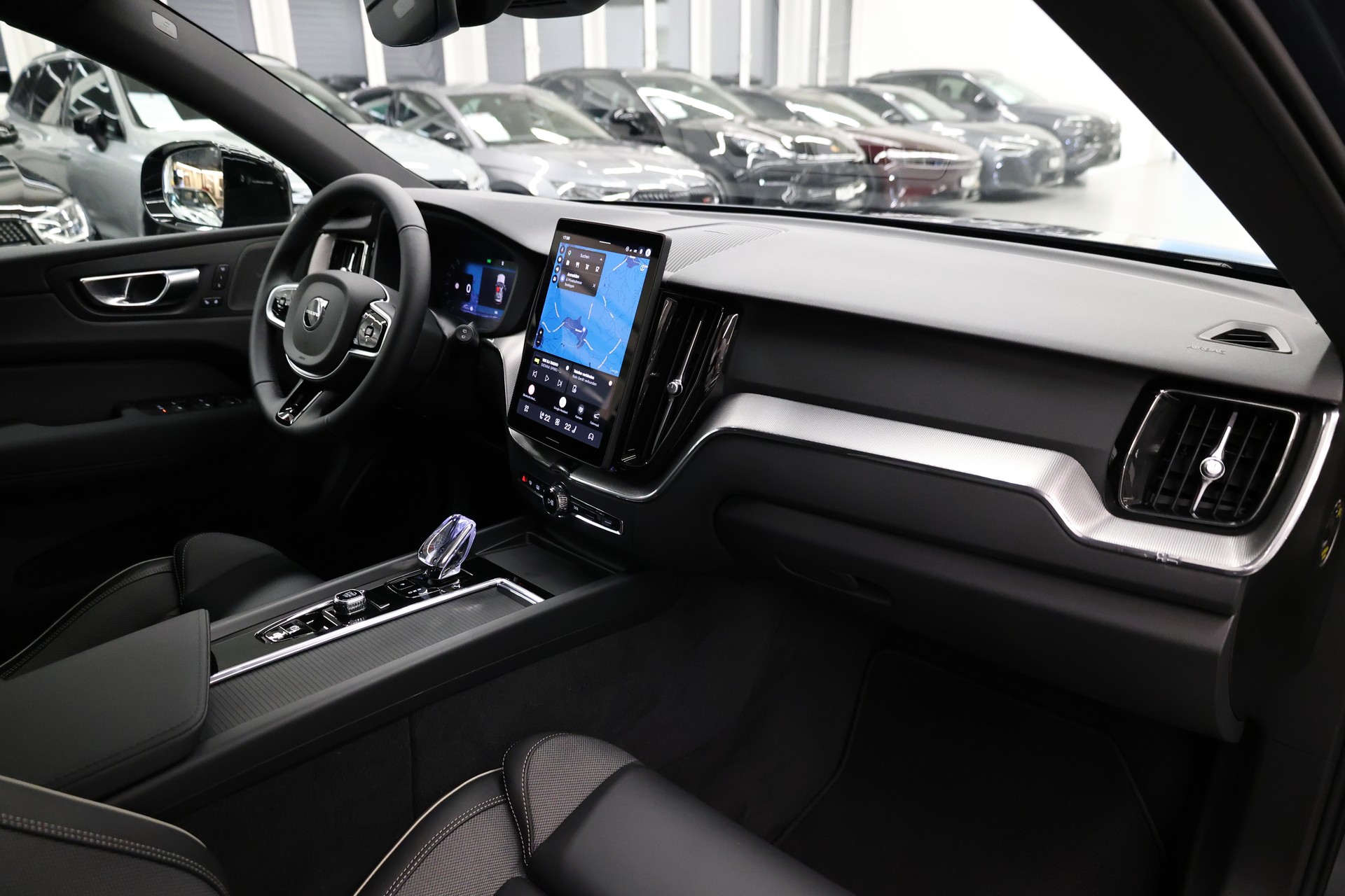VOLVO XC60 2.0 B5 MH Black Edition AWD-image-23