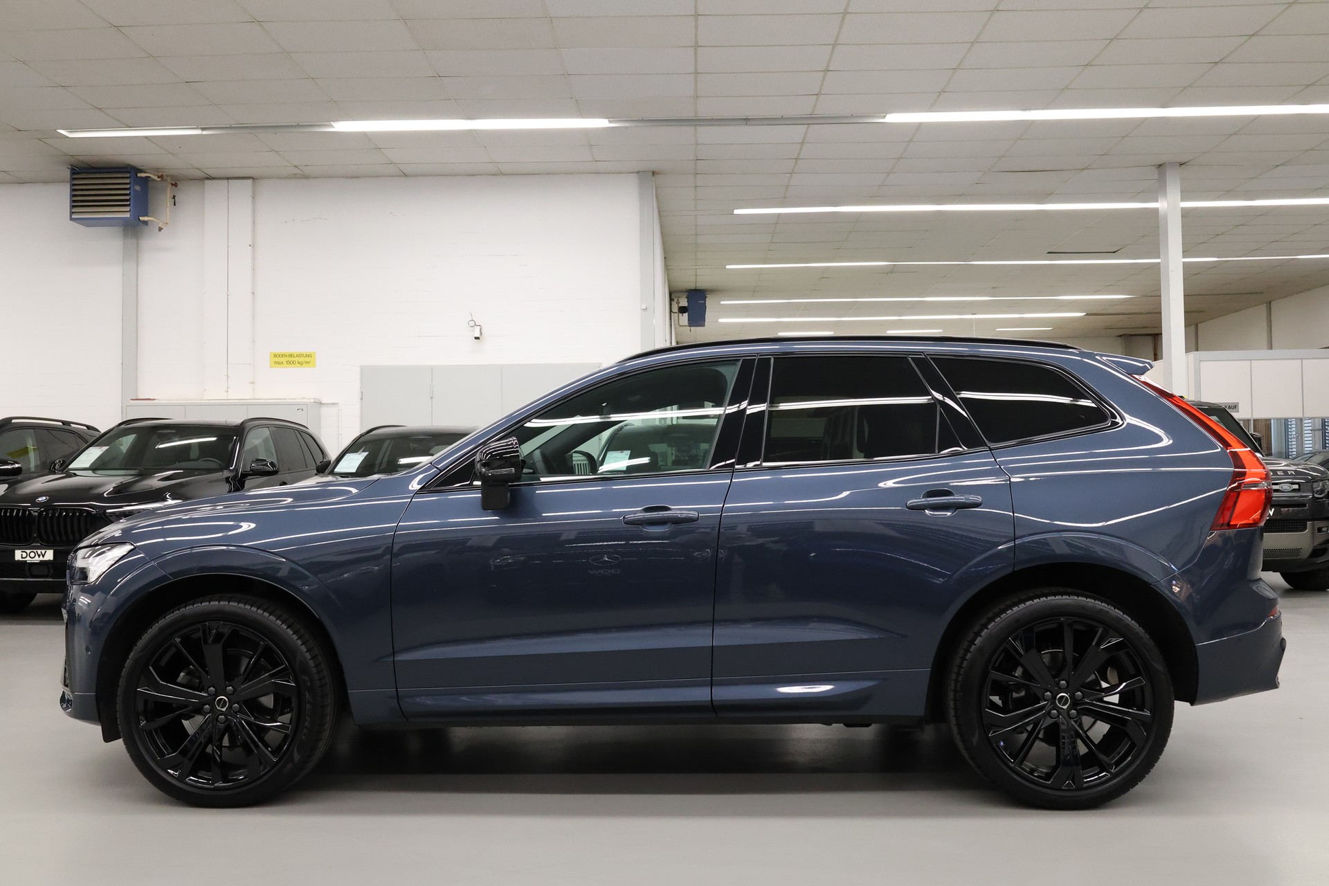 VOLVO XC60 2.0 B5 MH Black Edition AWD-image-11