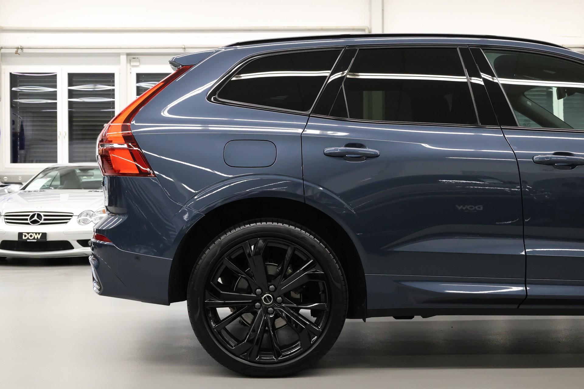 VOLVO XC60 2.0 B5 MH Black Edition AWD-image-12