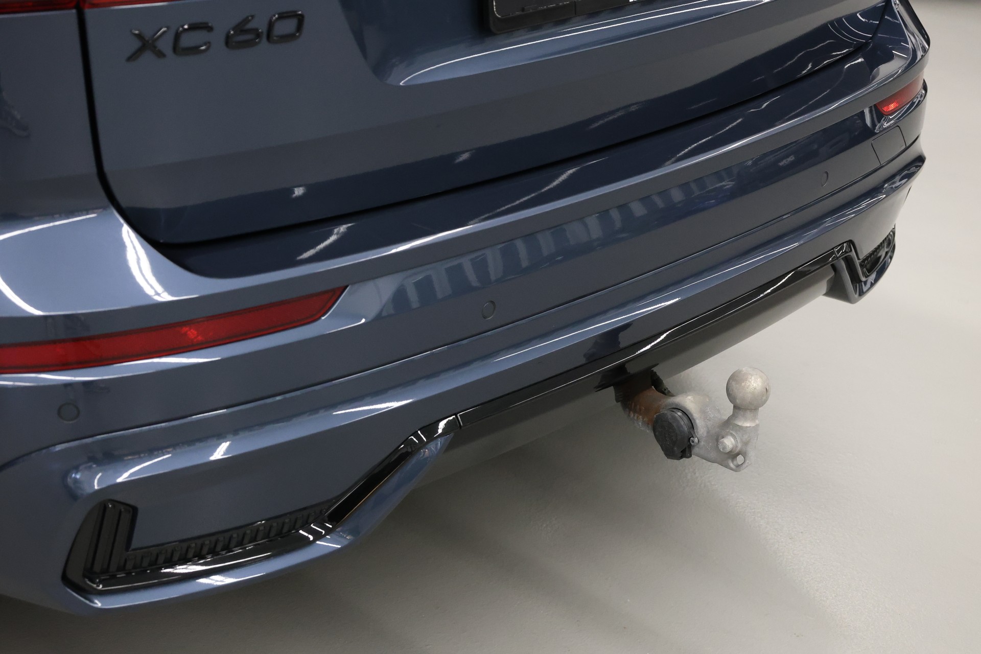 VOLVO XC60 2.0 B5 MH Black Edition AWD-image-17