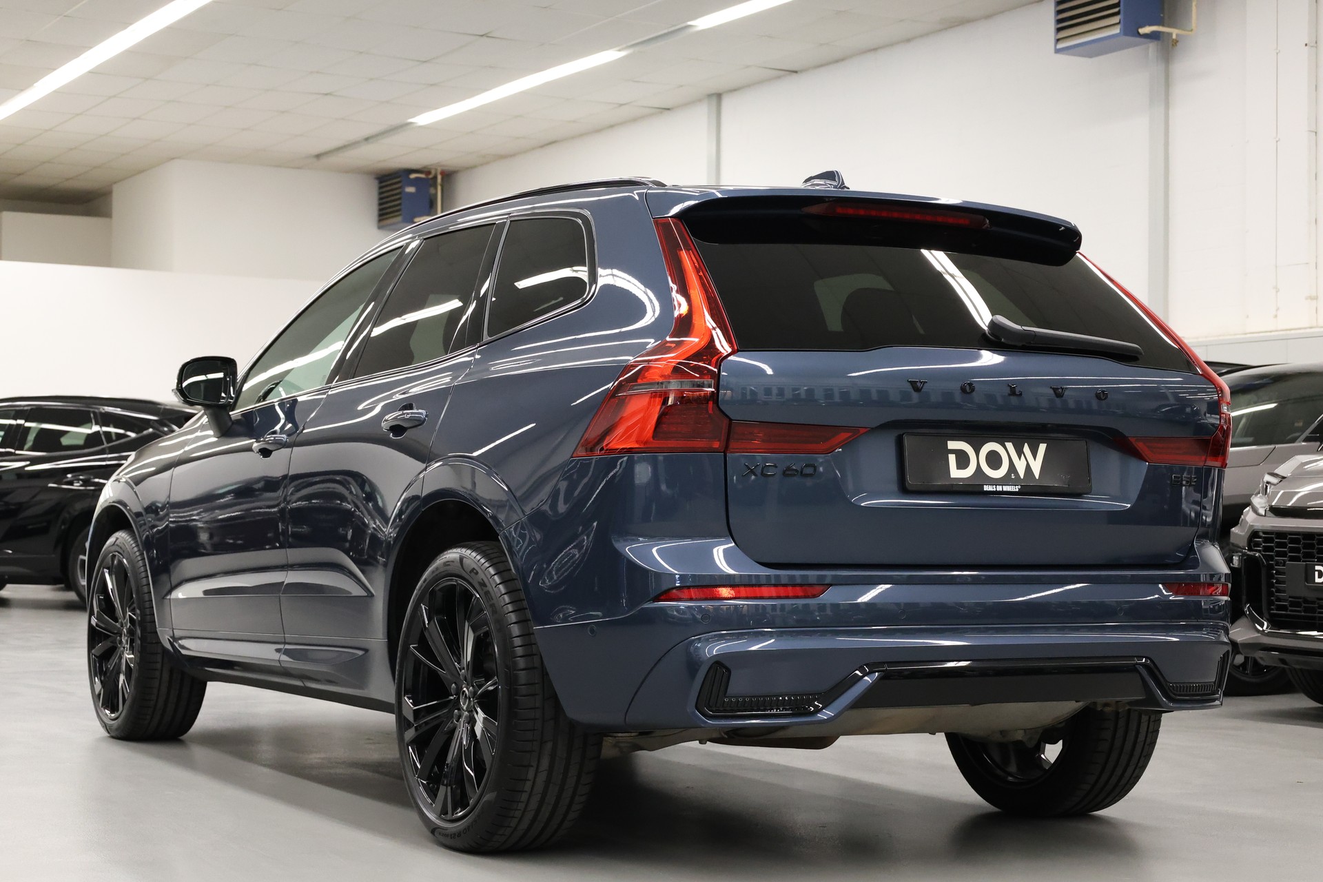 VOLVO XC60 2.0 B5 MH Black Edition AWD-image-5