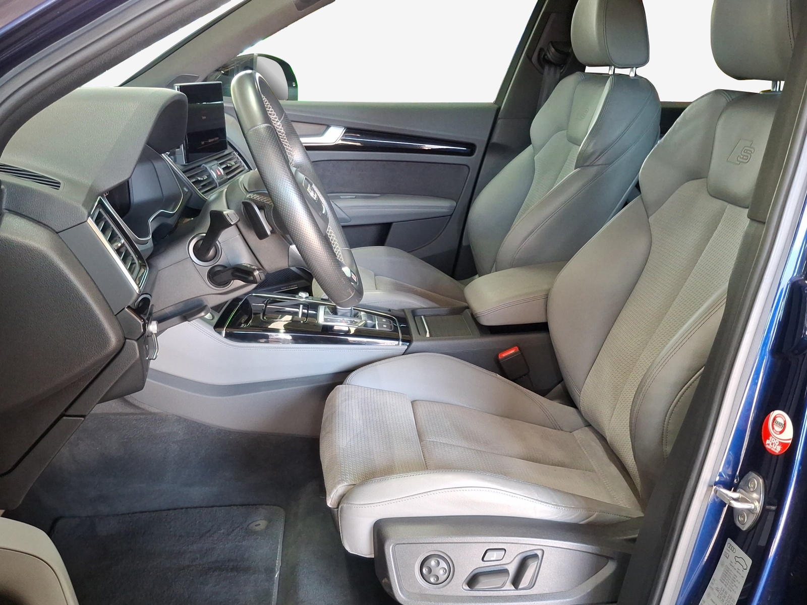 AUDI Q5 Sportback 40 TDI S line quattro S-tronic-image-7