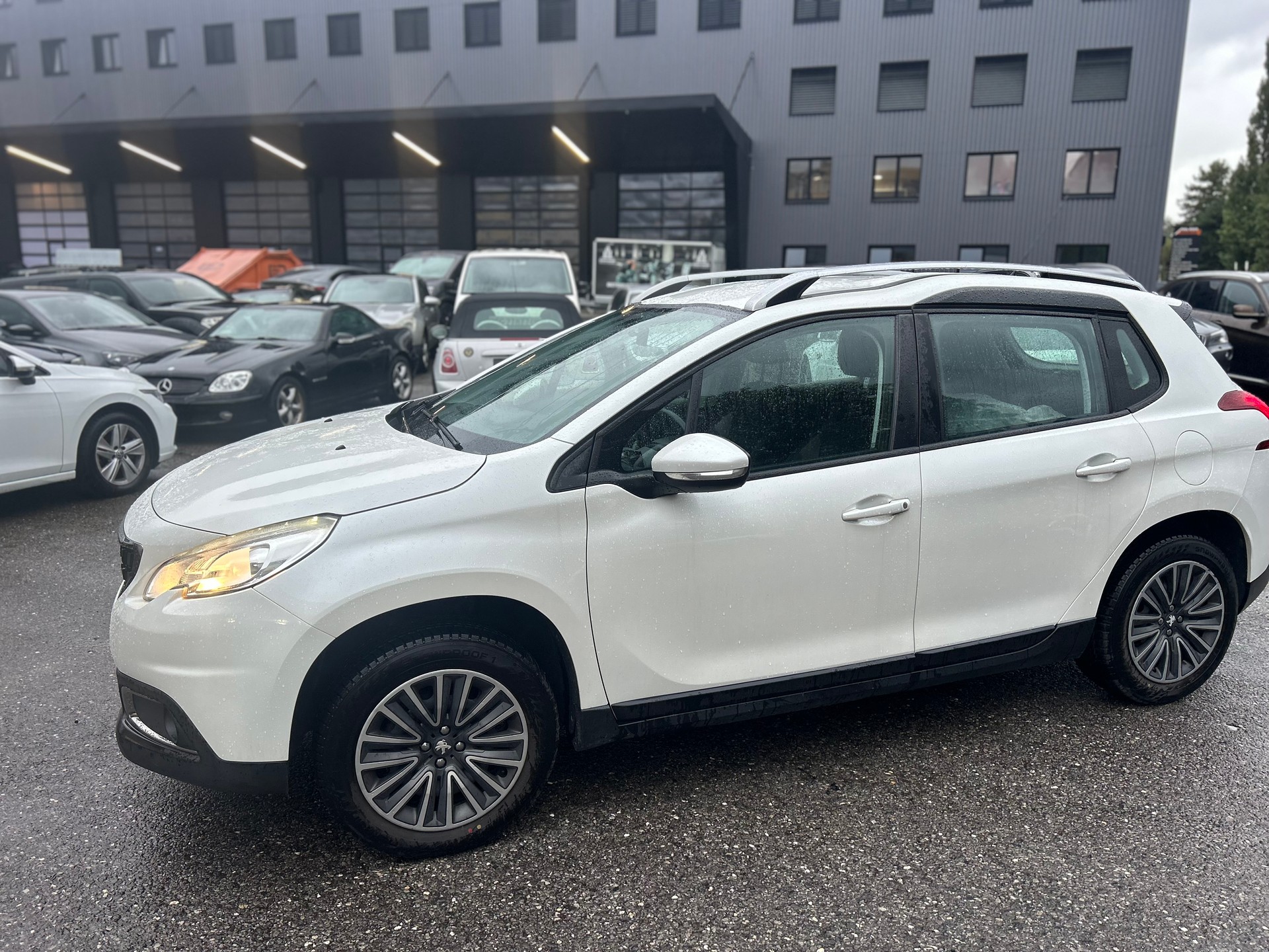 PEUGEOT 2008 1.2 PureTech Active-image-10