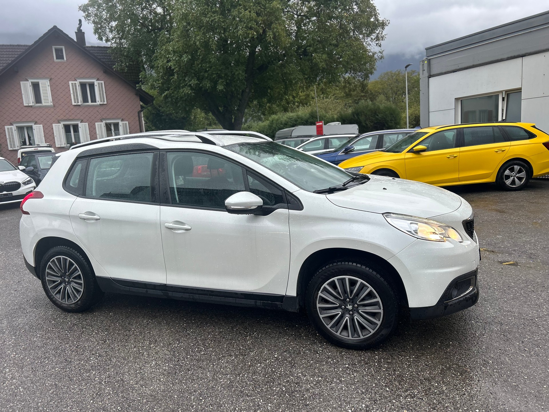 PEUGEOT 2008 1.2 PureTech Active-image-3