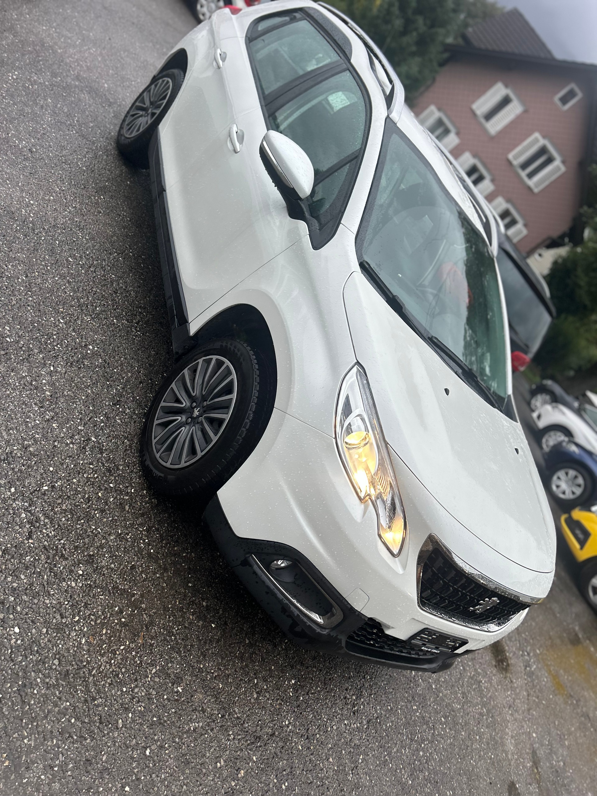 PEUGEOT 2008 1.2 PureTech Active-image-2