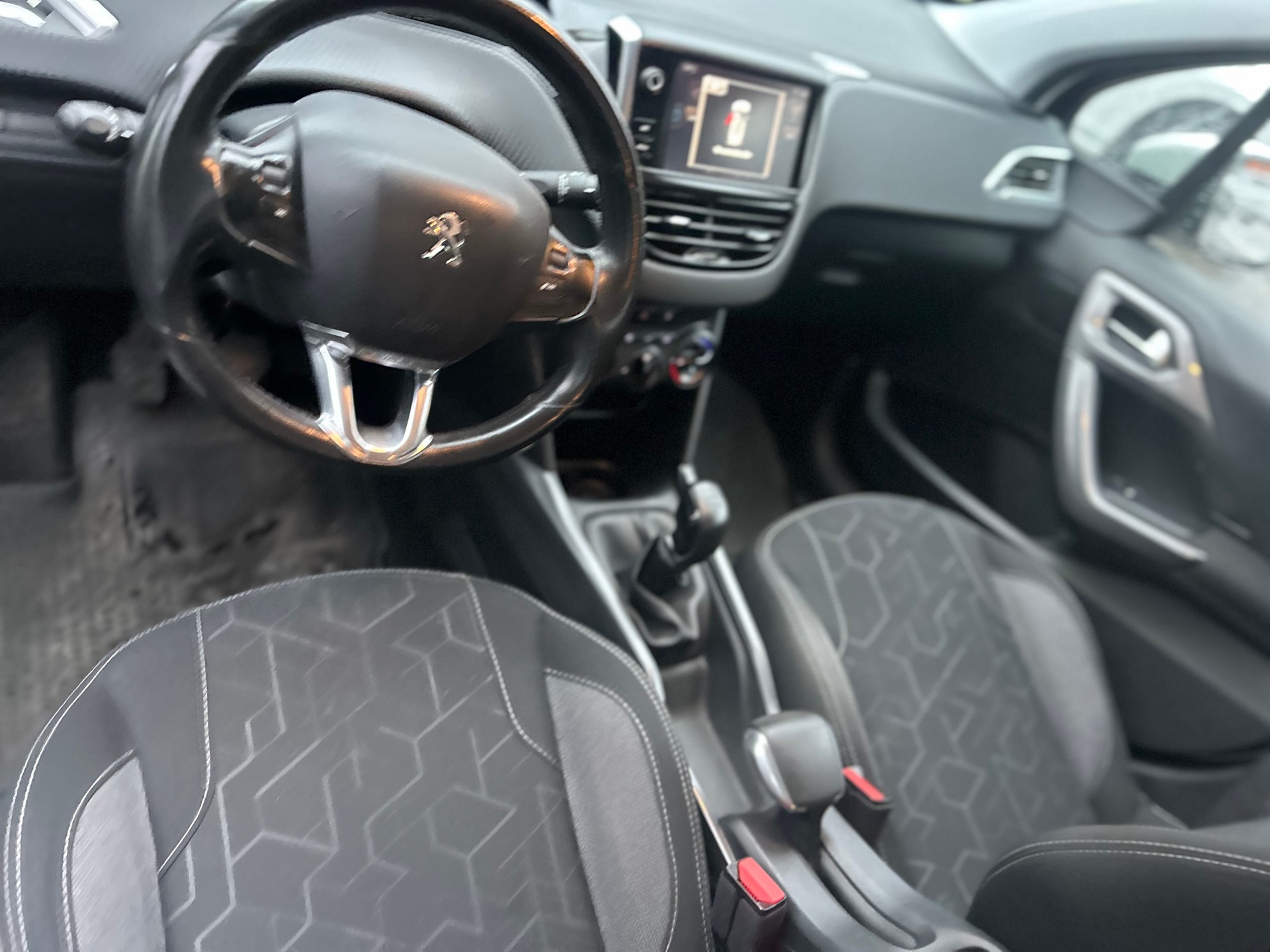 PEUGEOT 2008 1.2 PureTech Active-image-8