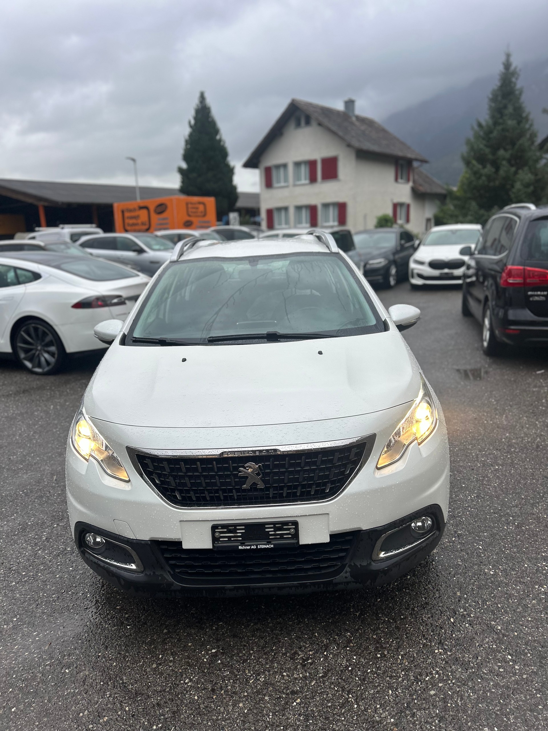 PEUGEOT 2008 1.2 PureTech Active-image-0