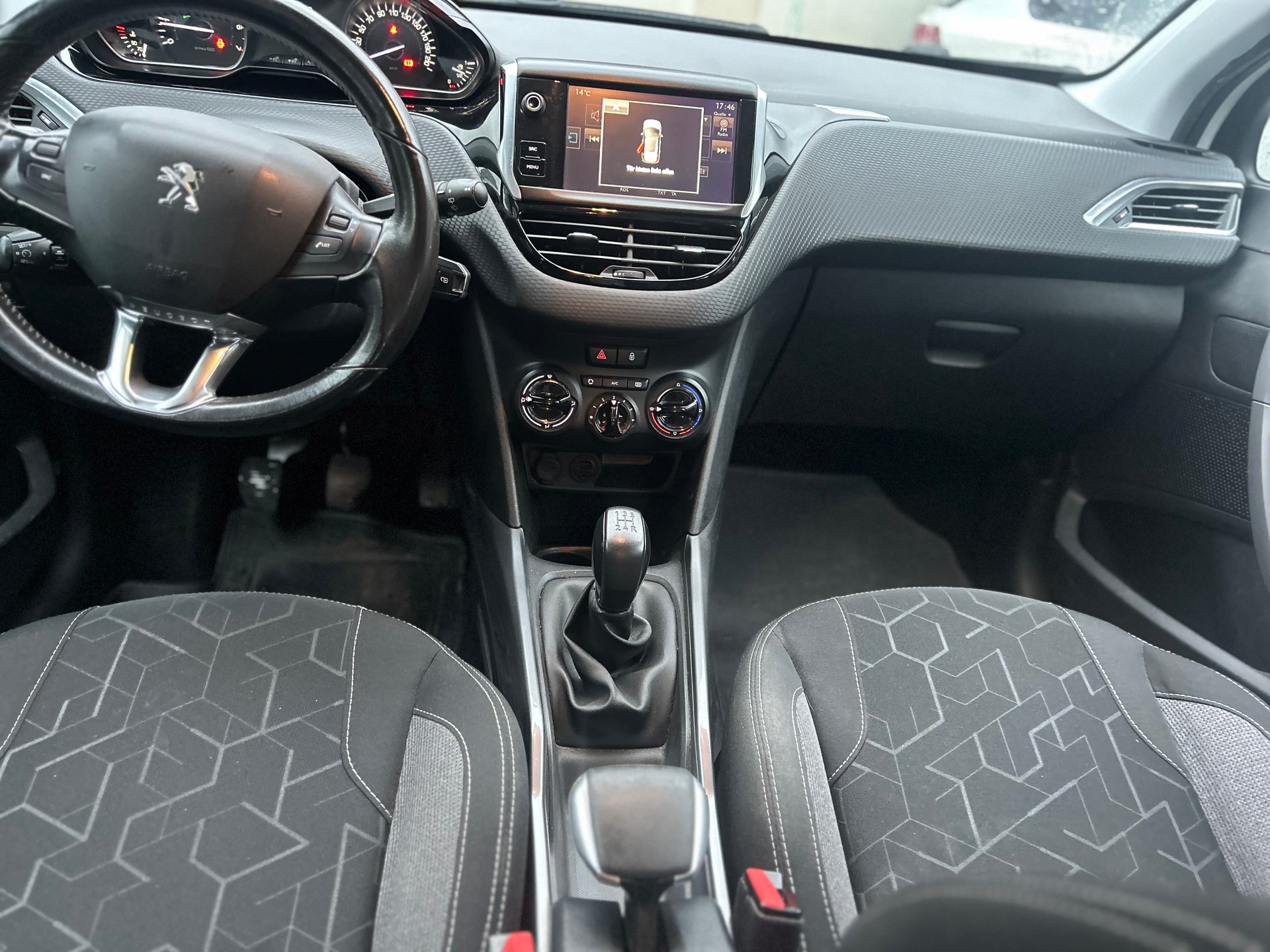 PEUGEOT 2008 1.2 PureTech Active-image-5