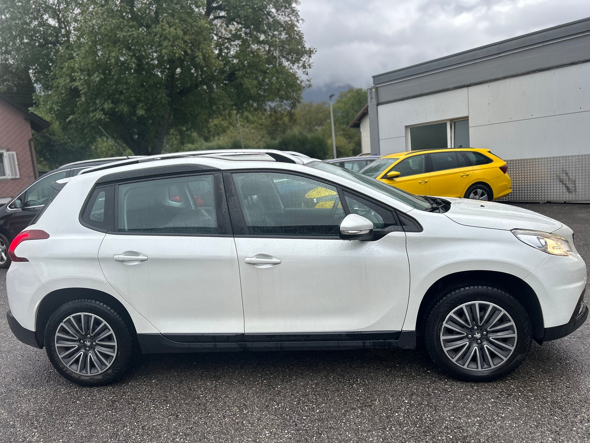 PEUGEOT 2008 1.2 PureTech Active-image-4