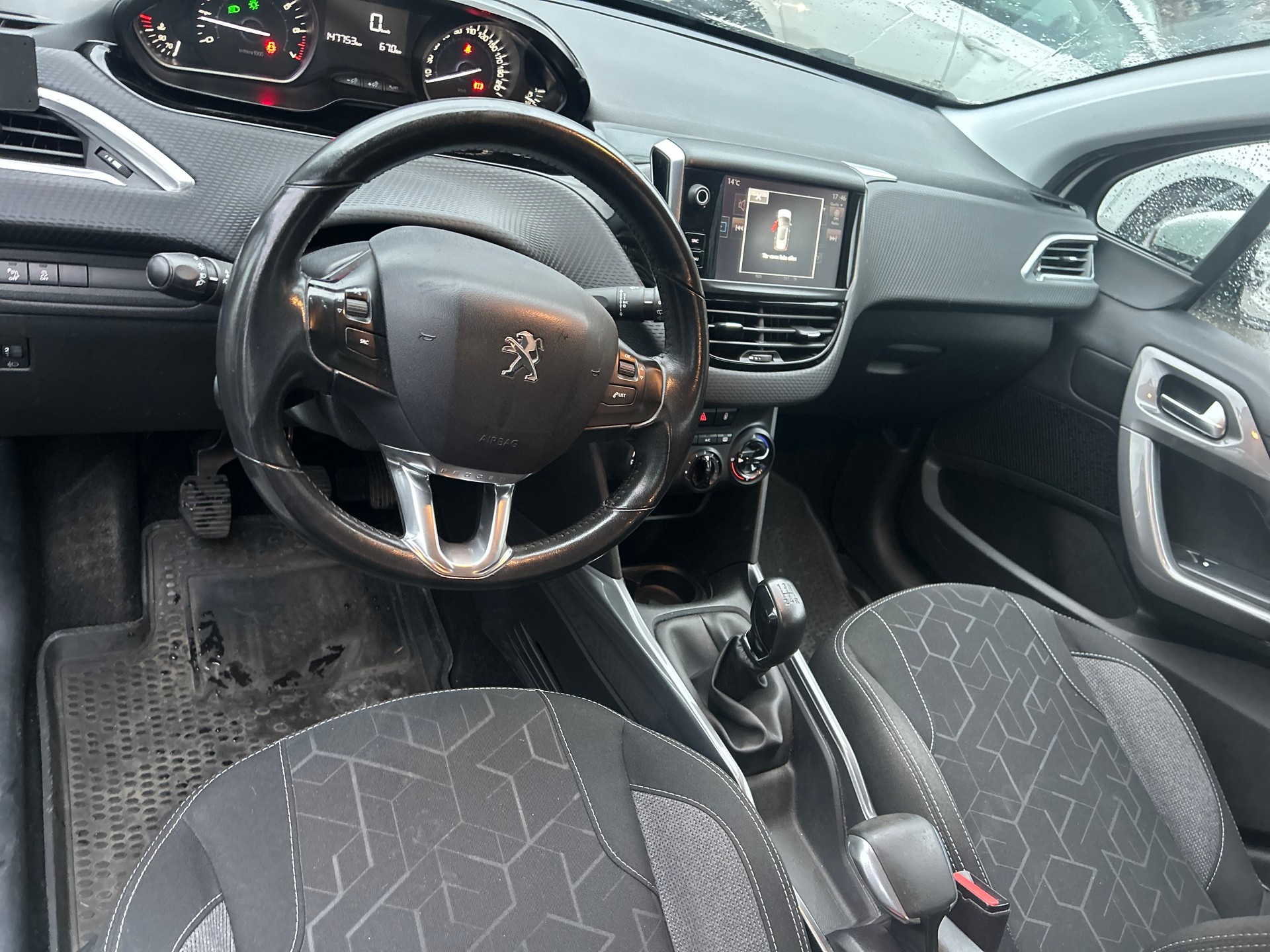 PEUGEOT 2008 1.2 PureTech Active-image-9