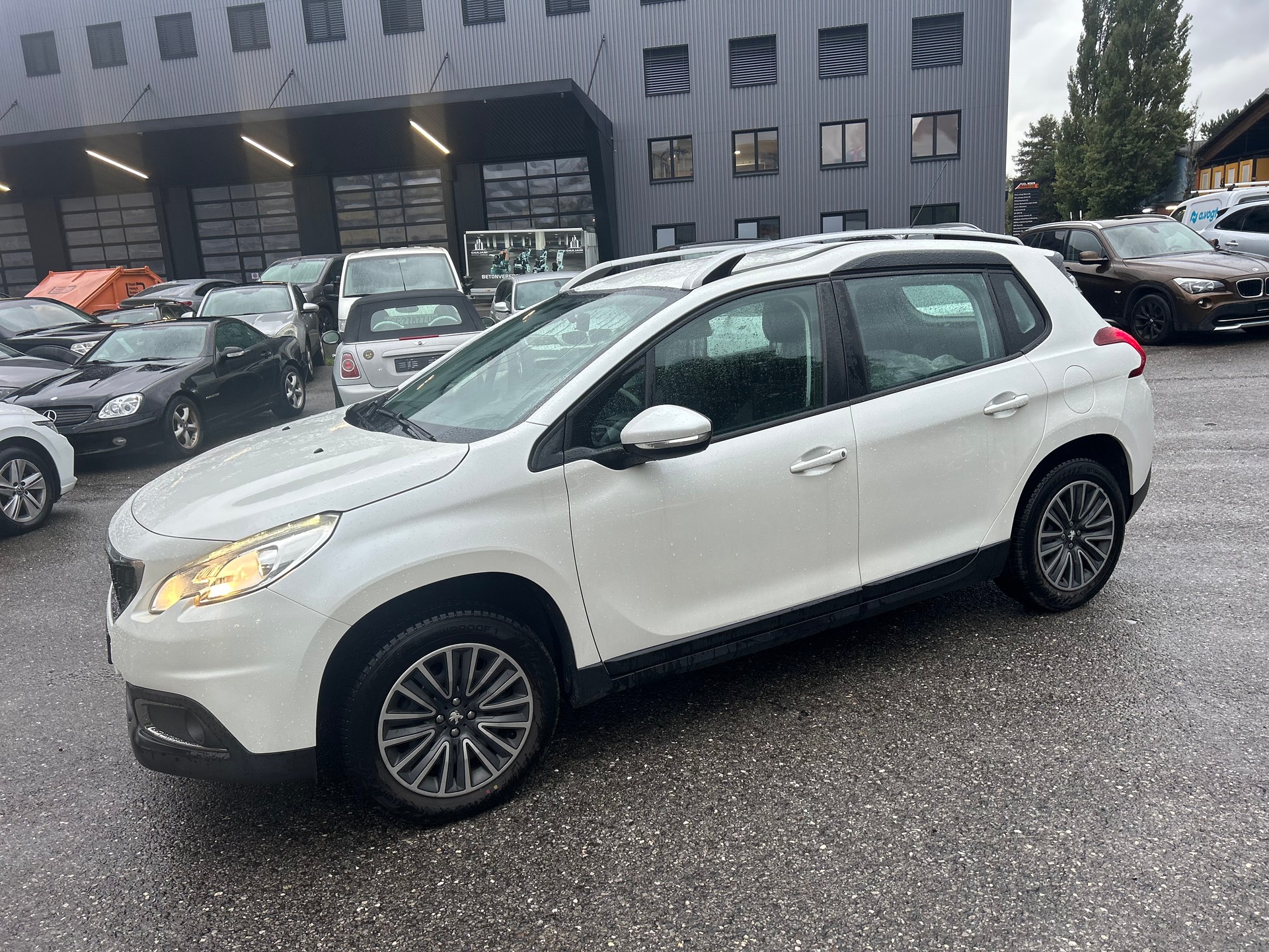 PEUGEOT 2008 1.2 PureTech Active-image-1