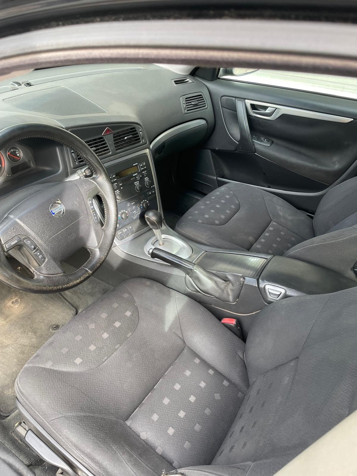 VOLVO V70 2.4 Momentum-image-8