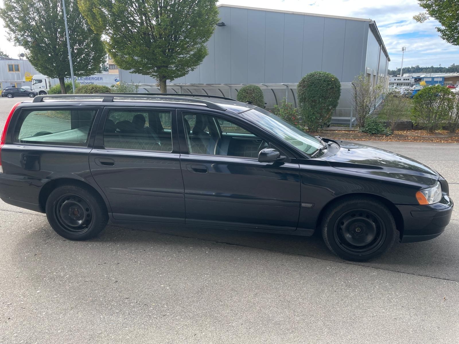 VOLVO V70 2.4 Momentum-image-2