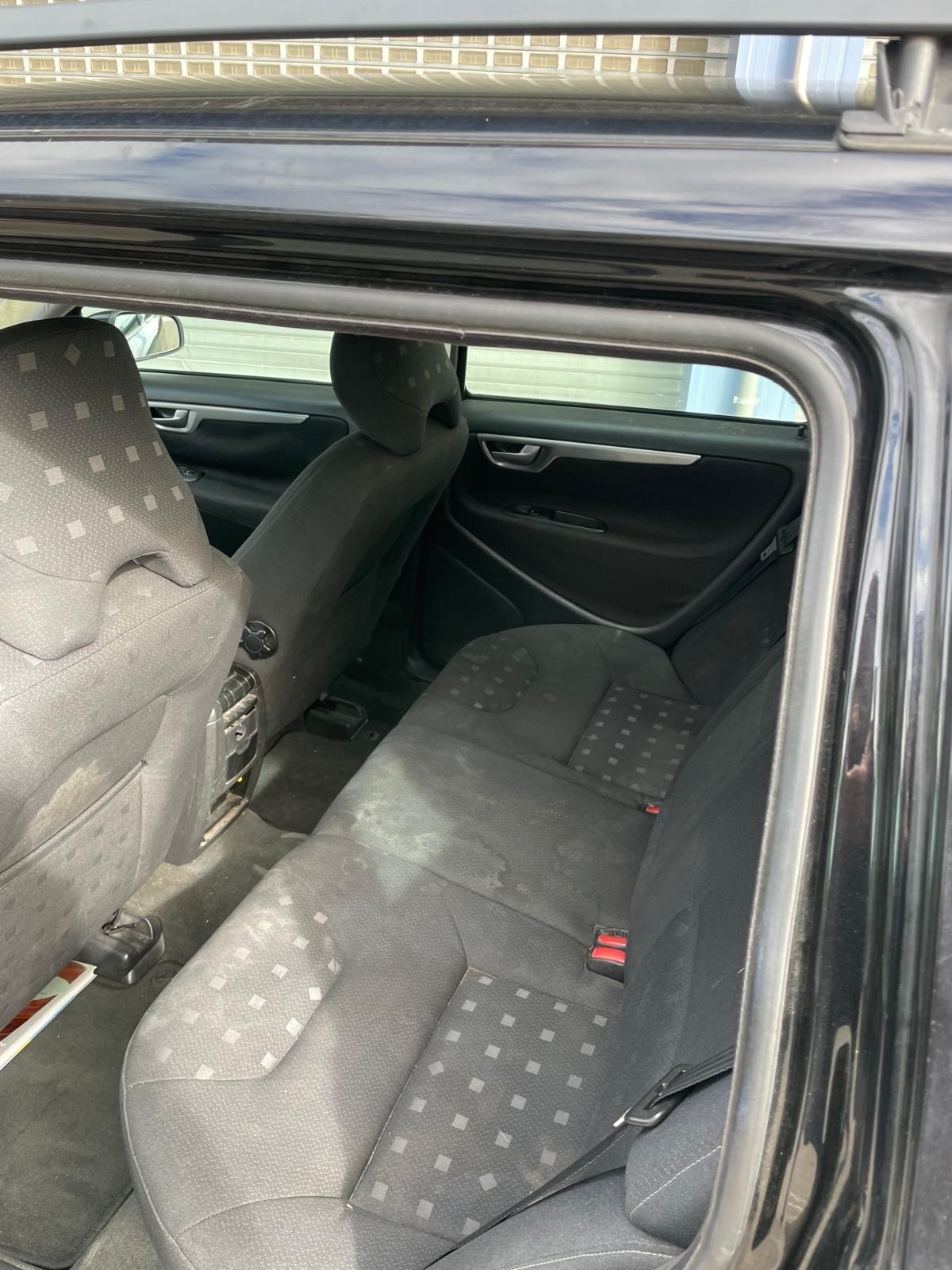 VOLVO V70 2.4 Momentum-image-4