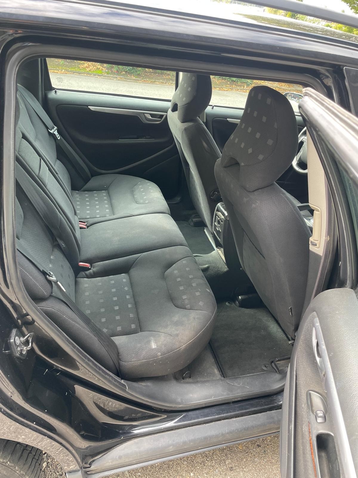 VOLVO V70 2.4 Momentum-image-5