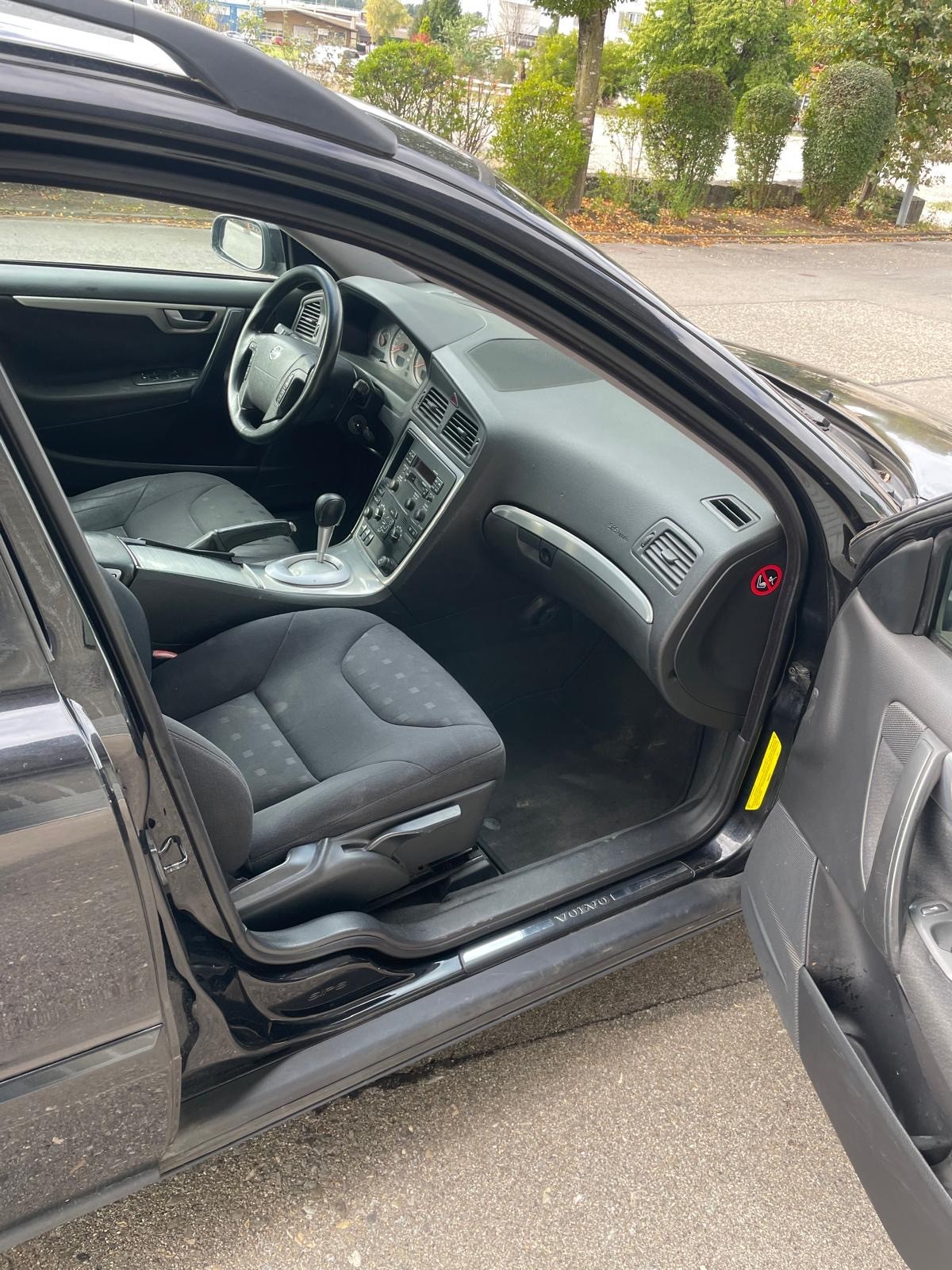 VOLVO V70 2.4 Momentum-image-7