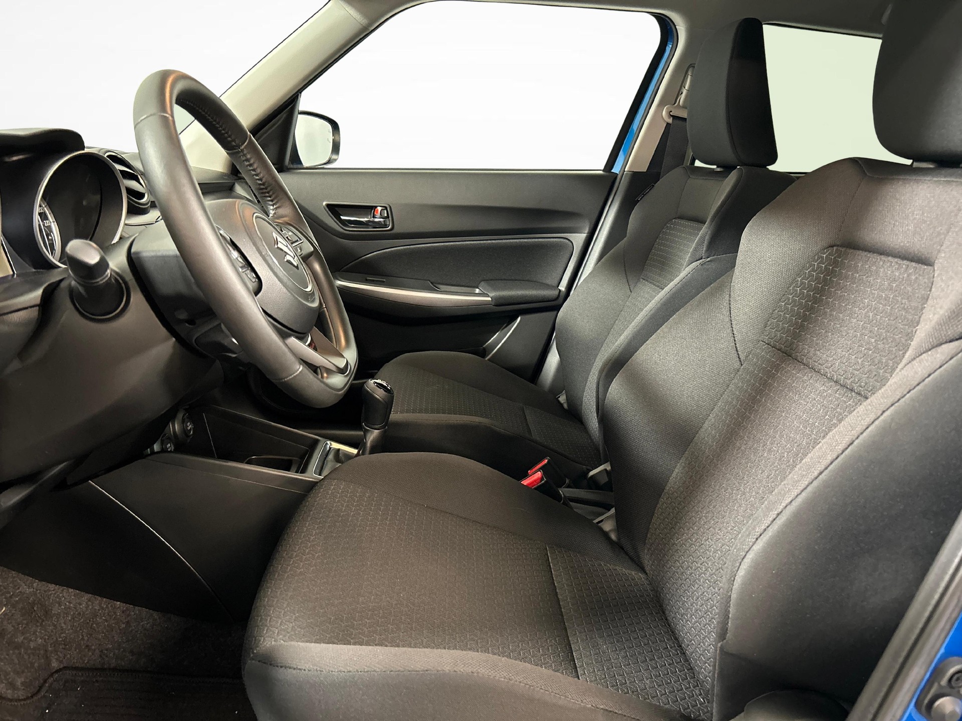 SUZUKI Swift 1.2 Piz Sulai Top Hybrid 4x4-image-2