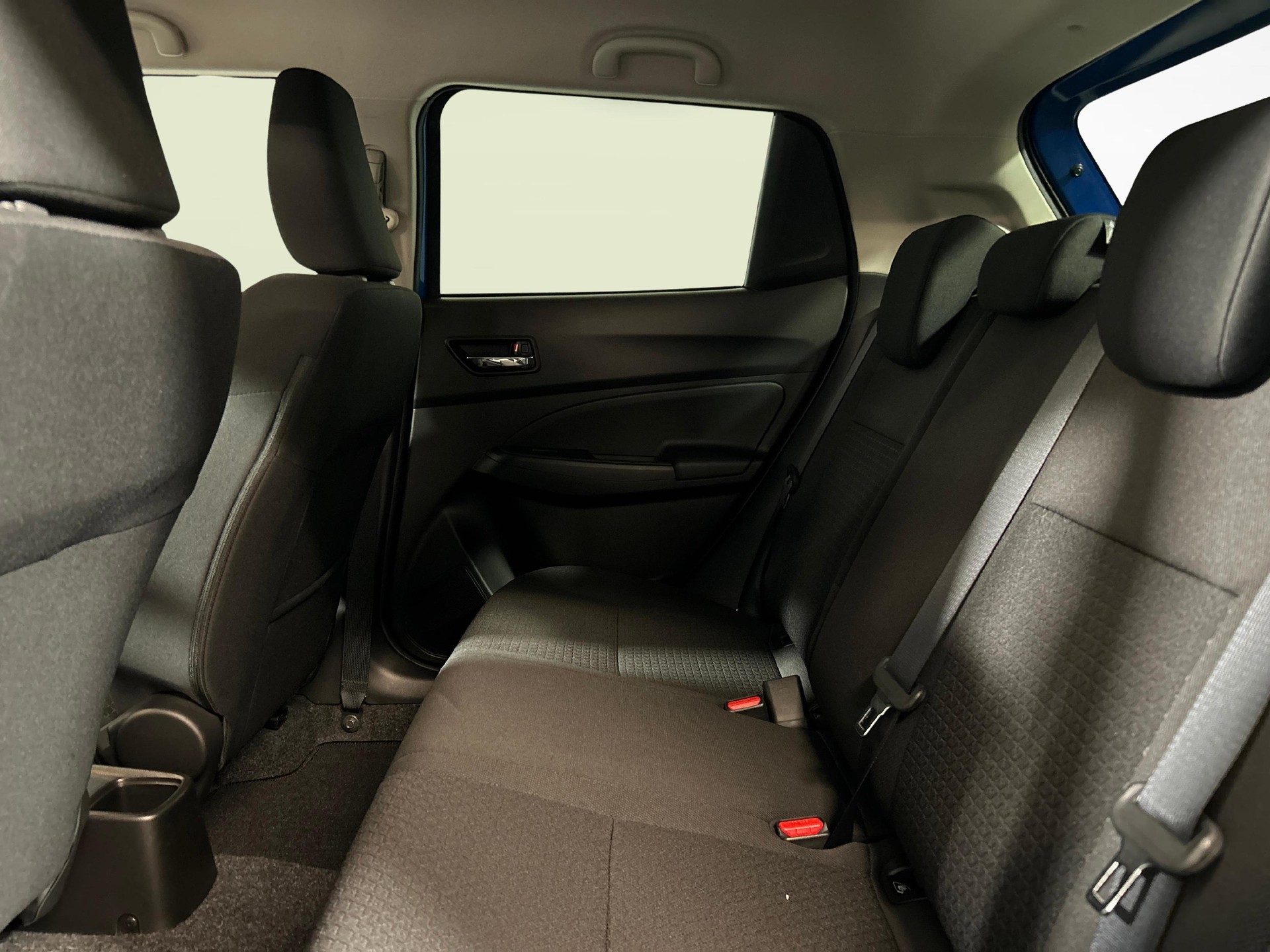 SUZUKI Swift 1.2 Piz Sulai Top Hybrid 4x4-image-3