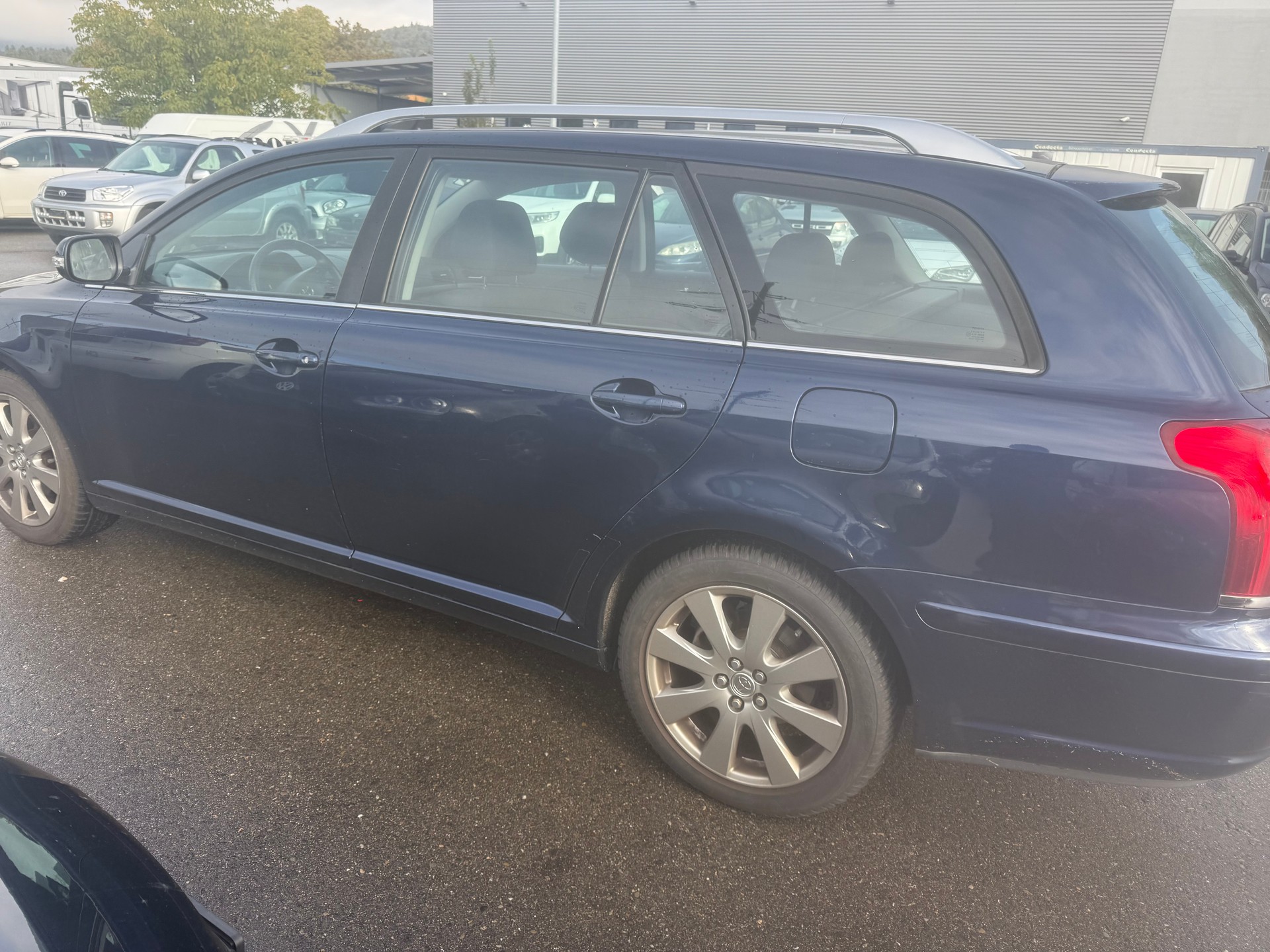 TOYOTA Avensis 2.0D-4 D Linea Sol Sportswagon-image-4