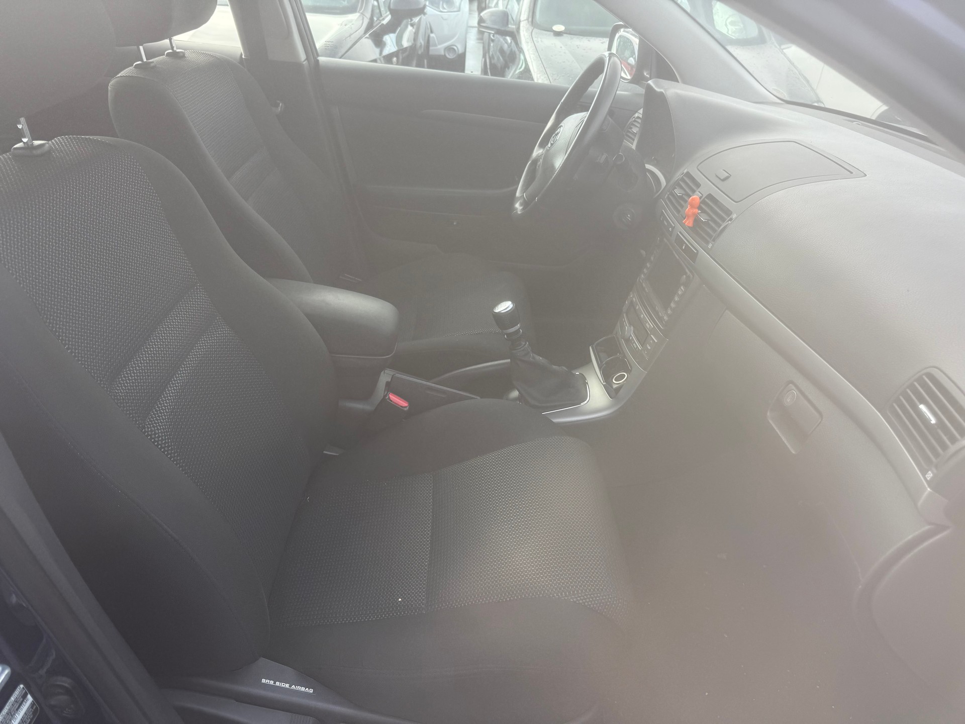 TOYOTA Avensis 2.0D-4 D Linea Sol Sportswagon-image-3