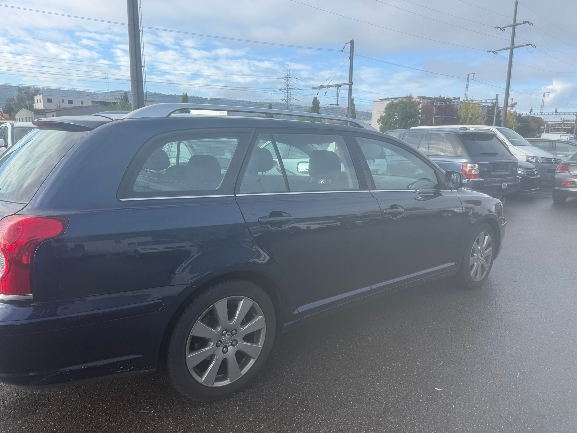 TOYOTA Avensis 2.0D-4 D Linea Sol Sportswagon-image-2
