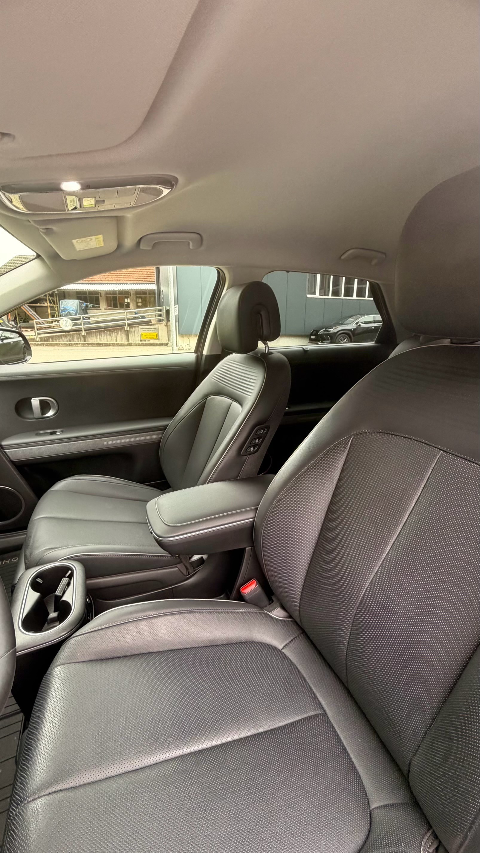 HYUNDAI UNIQ-Edition-image-3