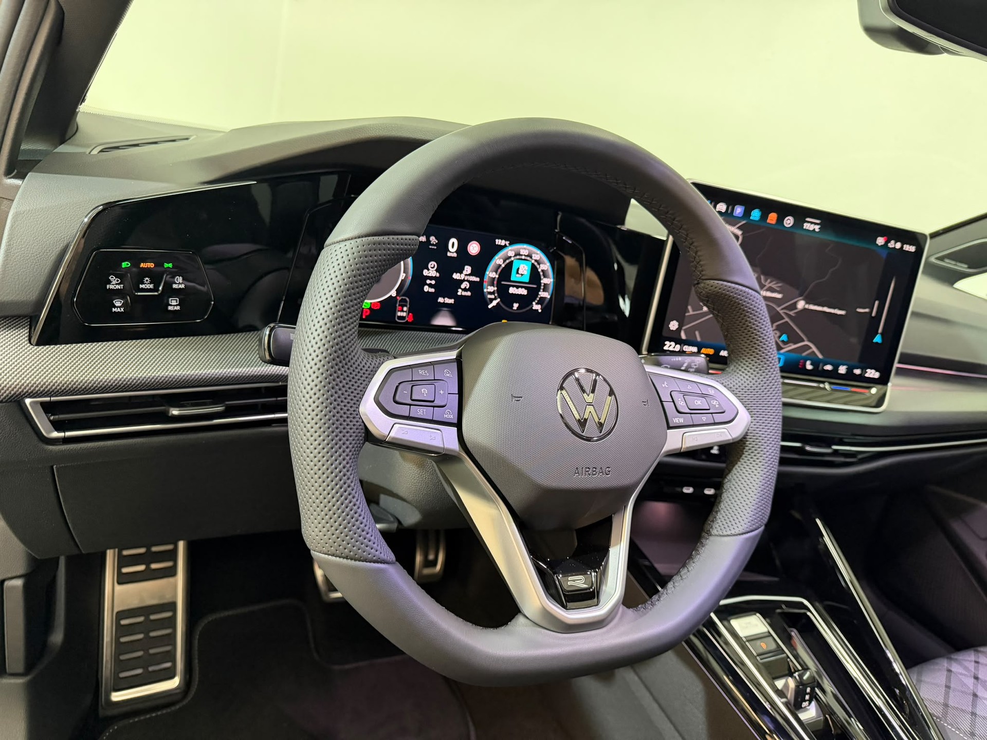 VW Golf 2.0 TSI R-Line DSG 4 Motion-image-6
