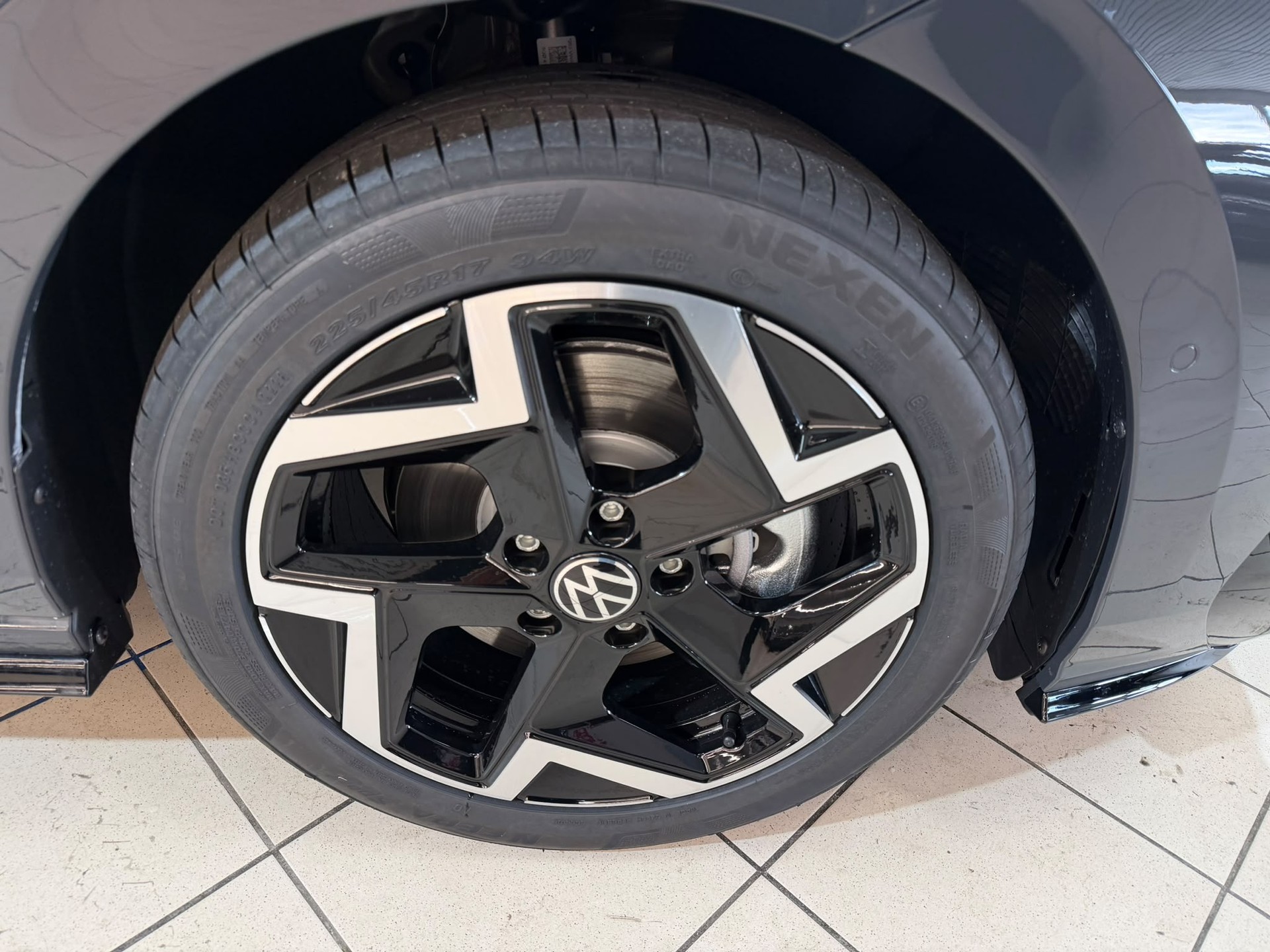 VW Golf 2.0 TSI R-Line DSG 4 Motion-image-4