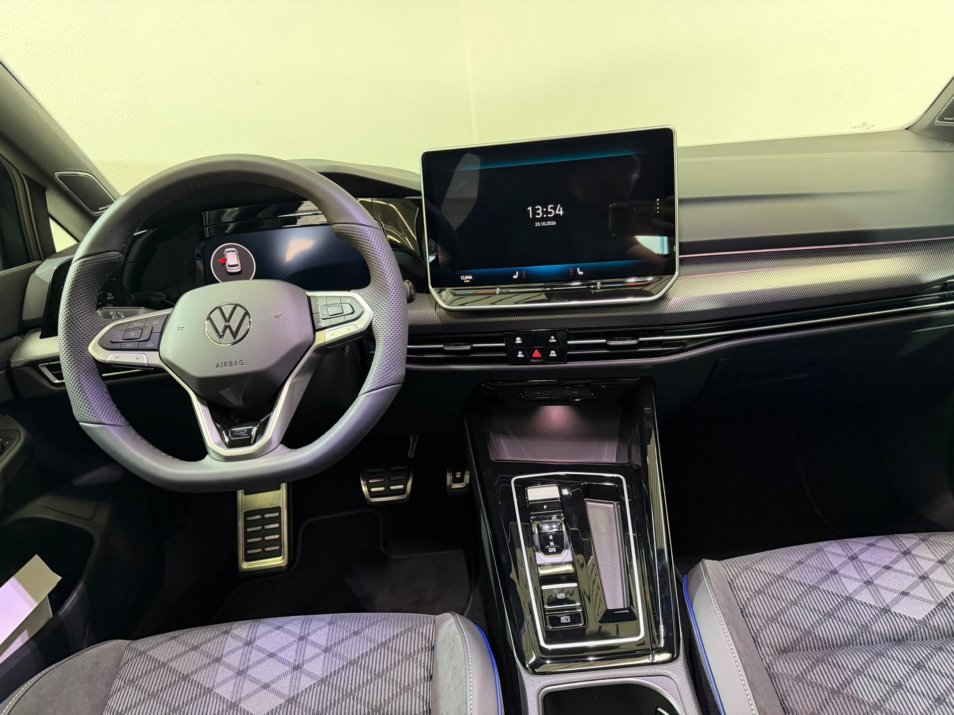 VW Golf 2.0 TSI R-Line DSG 4 Motion-image-10