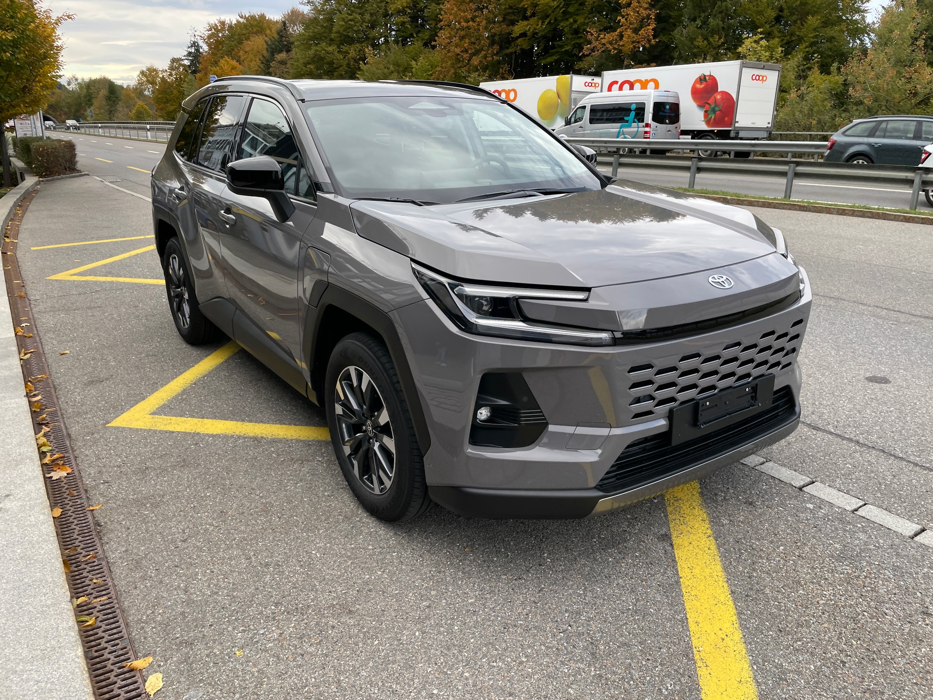 TOYOTA RAV-4 2.5 PHEV Trend e-CVT AWD, NEW RAV4!-showroom-element-2