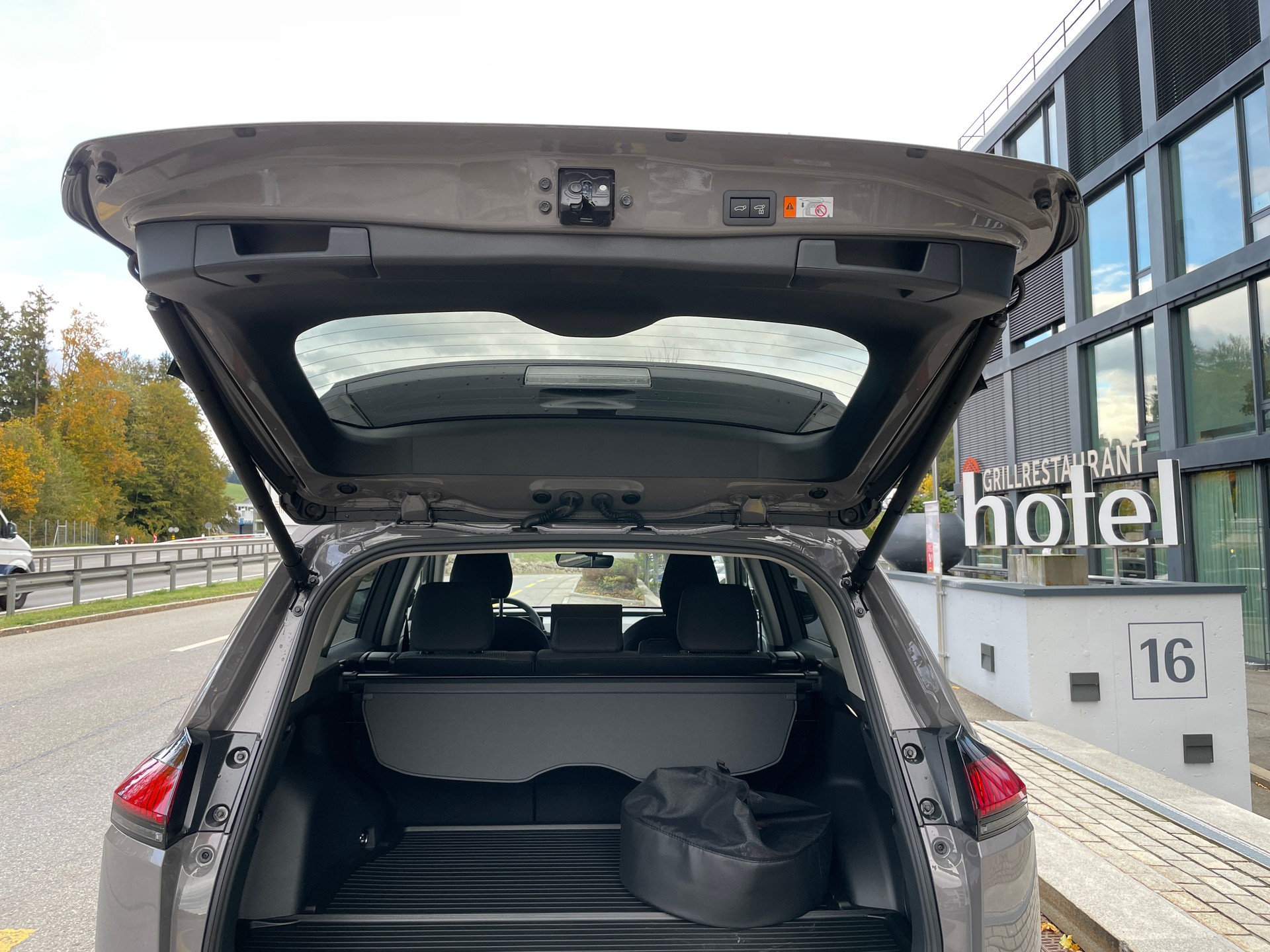 TOYOTA RAV-4 2.5 PHEV Trend e-CVT AWD, NEW RAV4!-image-7