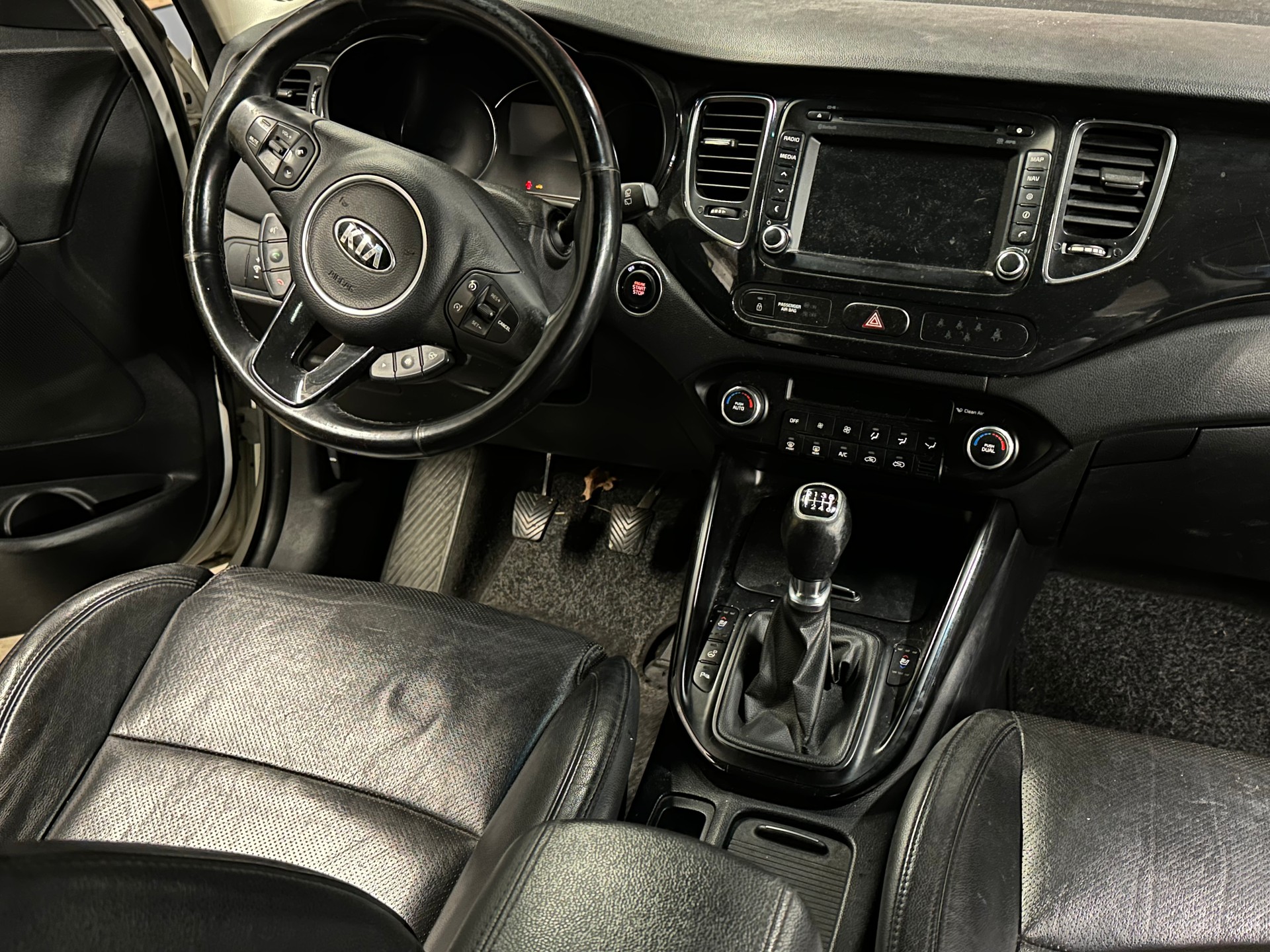 KIA Carens 1.7 CRDi Style-image-9