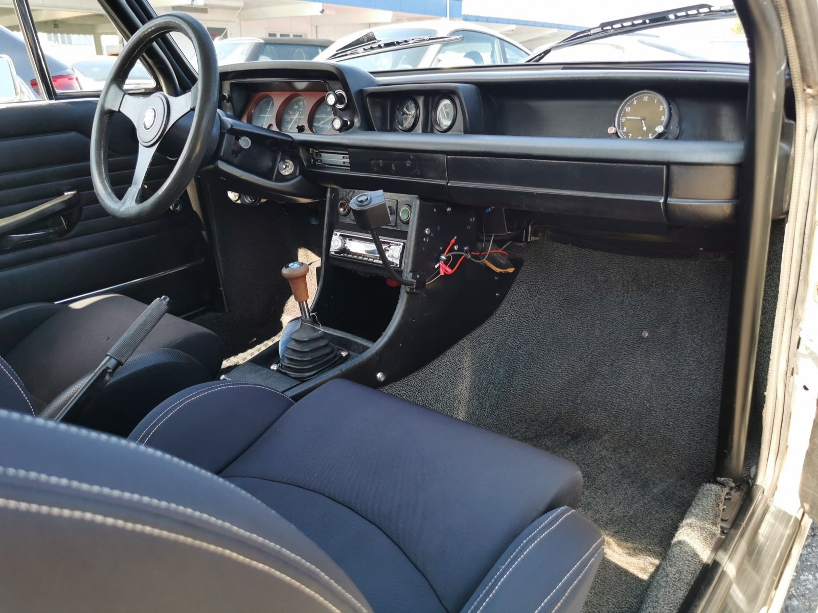 BMW 2002 Turbo-image-10