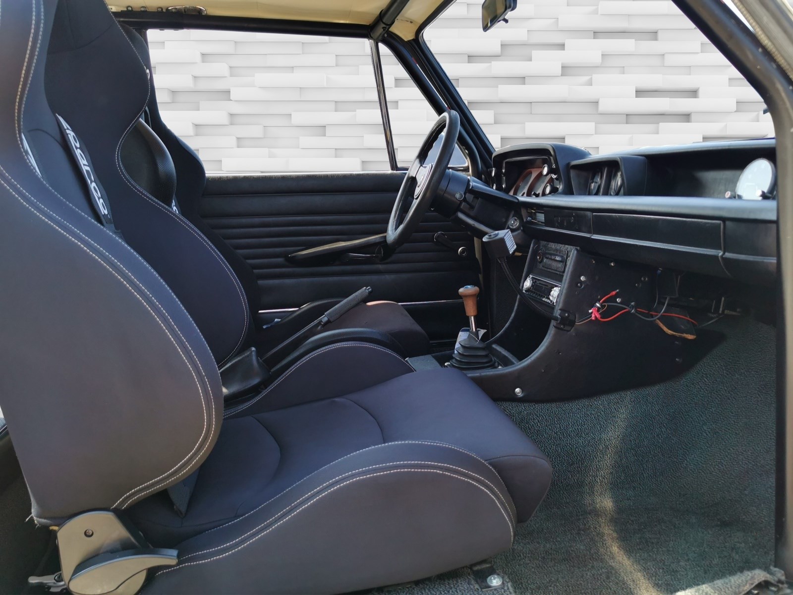 BMW 2002 Turbo-image-11