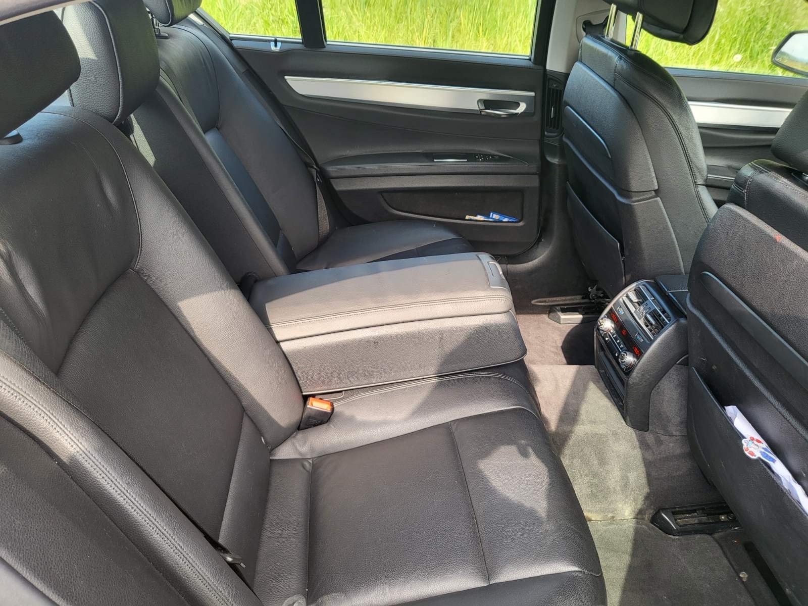 BMW 730d xDrive-image-10