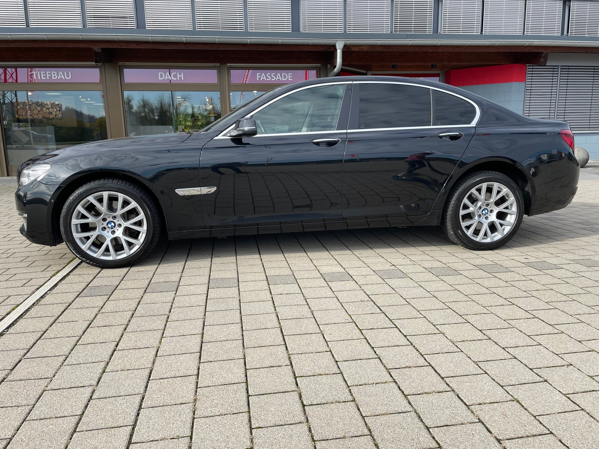 BMW 730d xDrive-image-0