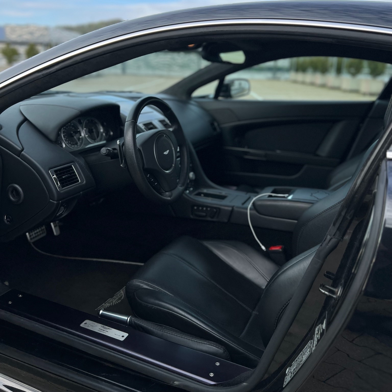 ASTON MARTIN V8 Vantage 4.3 N400 Sportshift-image-3