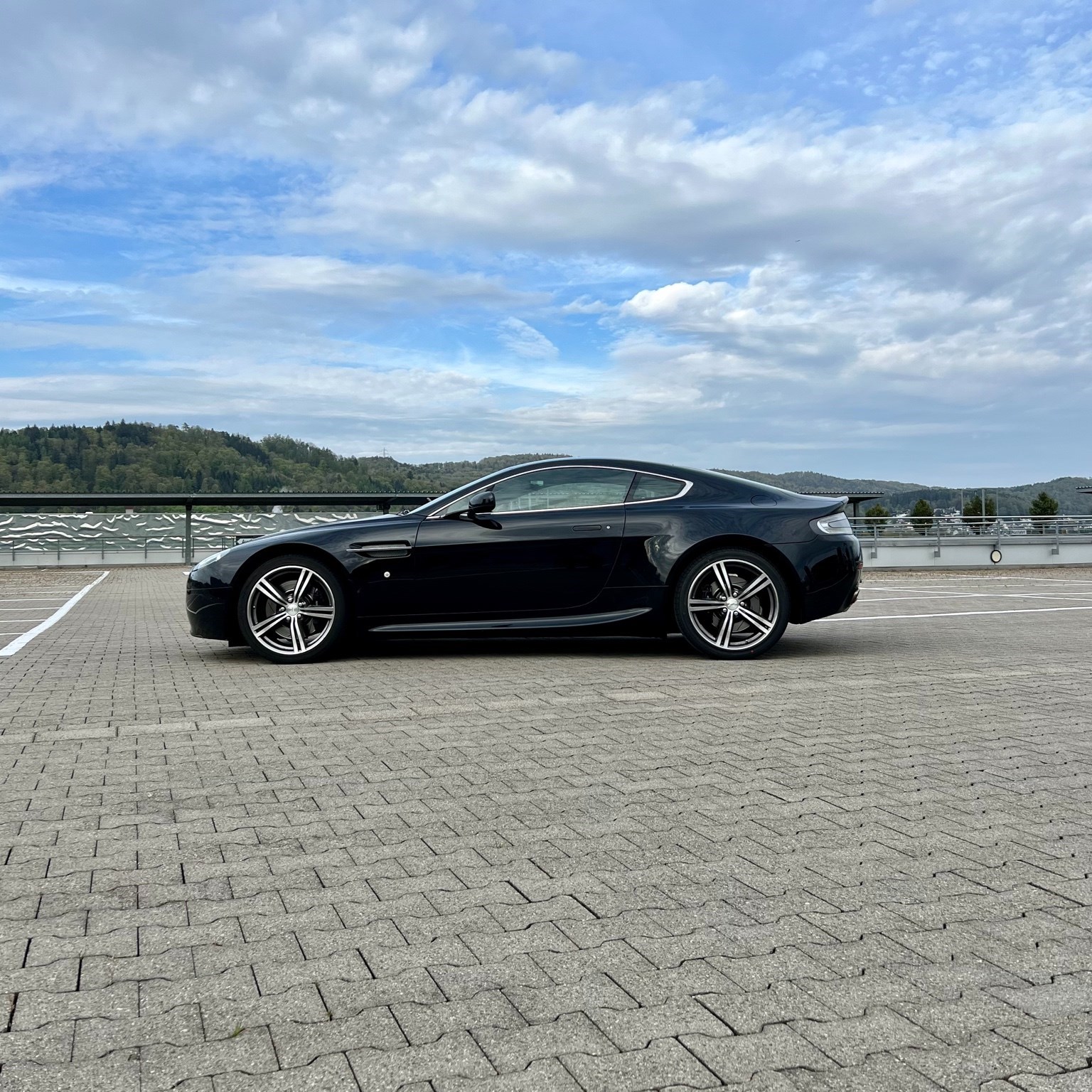 ASTON MARTIN V8 Vantage 4.3 N400 Sportshift-image-2