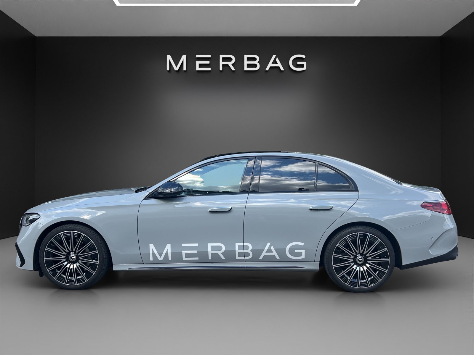 MERCEDES-BENZ E 220 d 4Matic 9G-Tronic-image-5