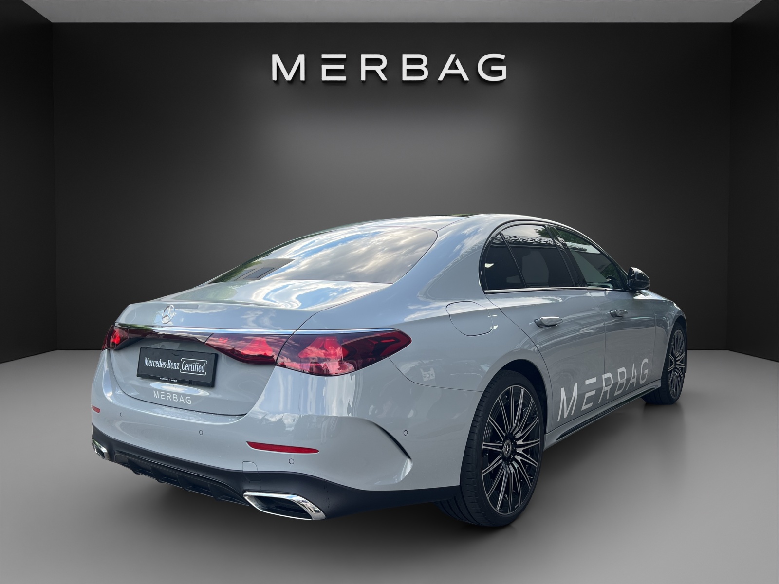 MERCEDES-BENZ E 220 d 4Matic 9G-Tronic-image-2