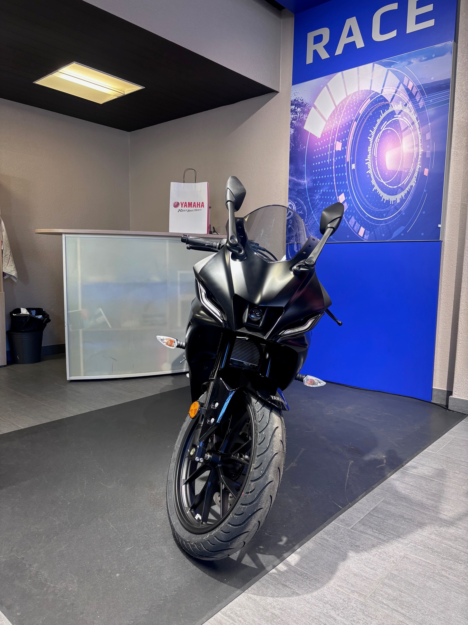 YAMAHA YZF-R 125 ABS-showroom-element-1