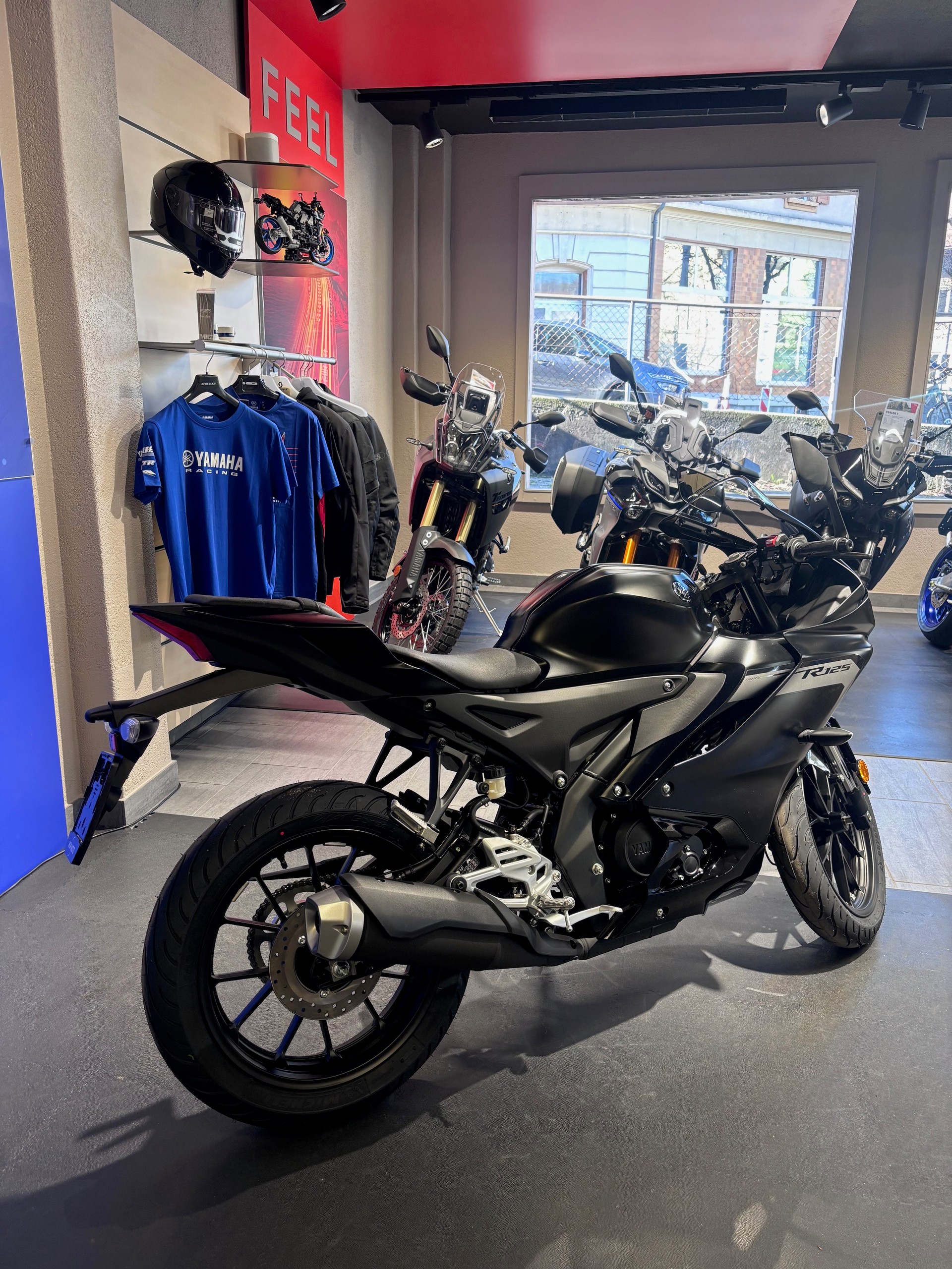 YAMAHA YZF-R 125 ABS-showroom-element-3