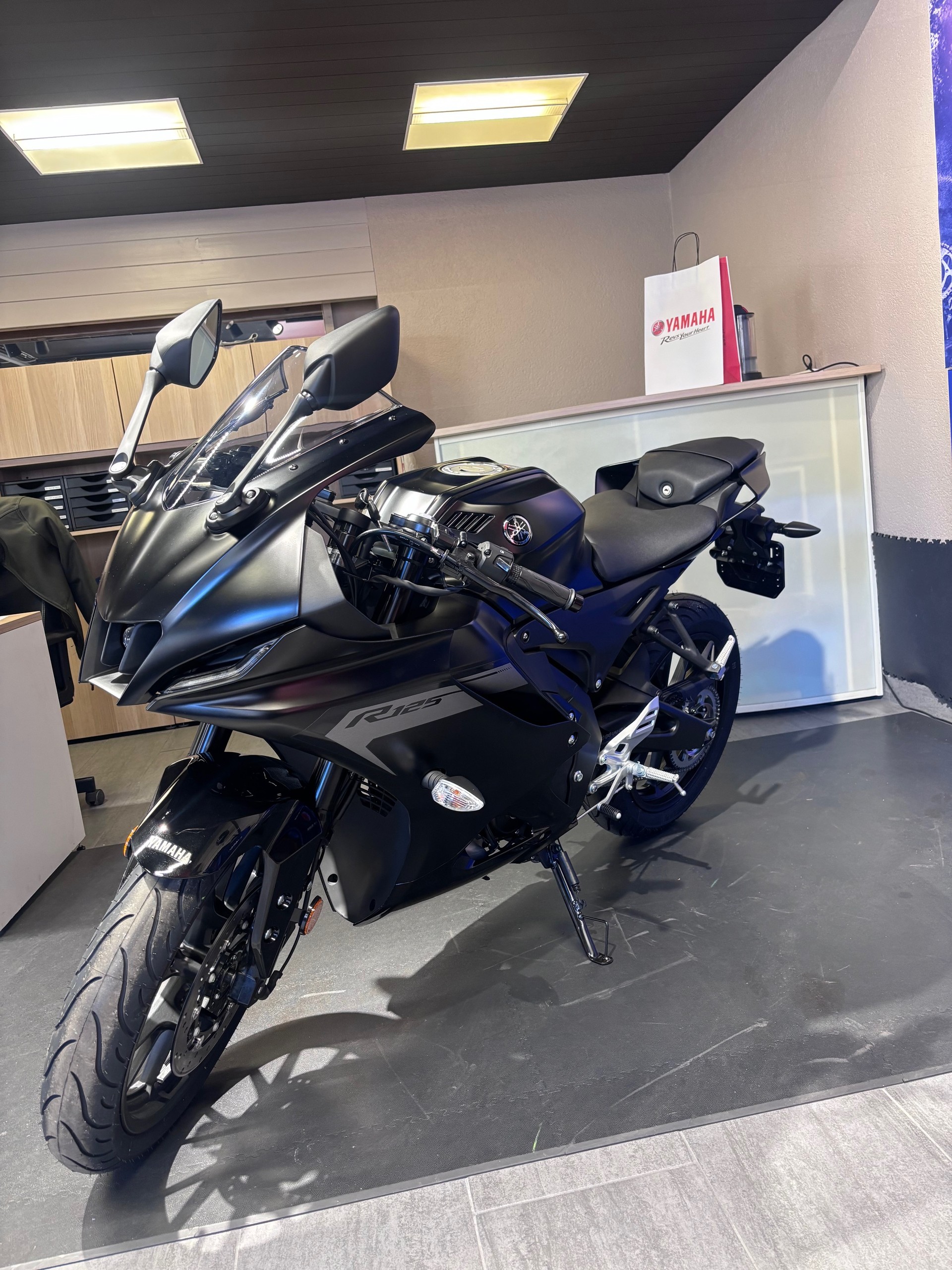YAMAHA YZF-R 125 ABS-showroom-element-2