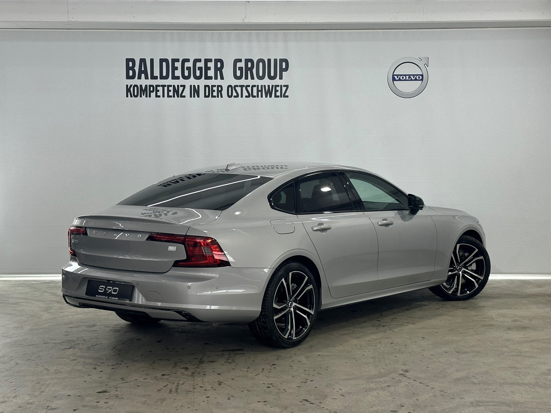 VOLVO S90 2.0 T8 TE Ultimate Dark eA-image-2