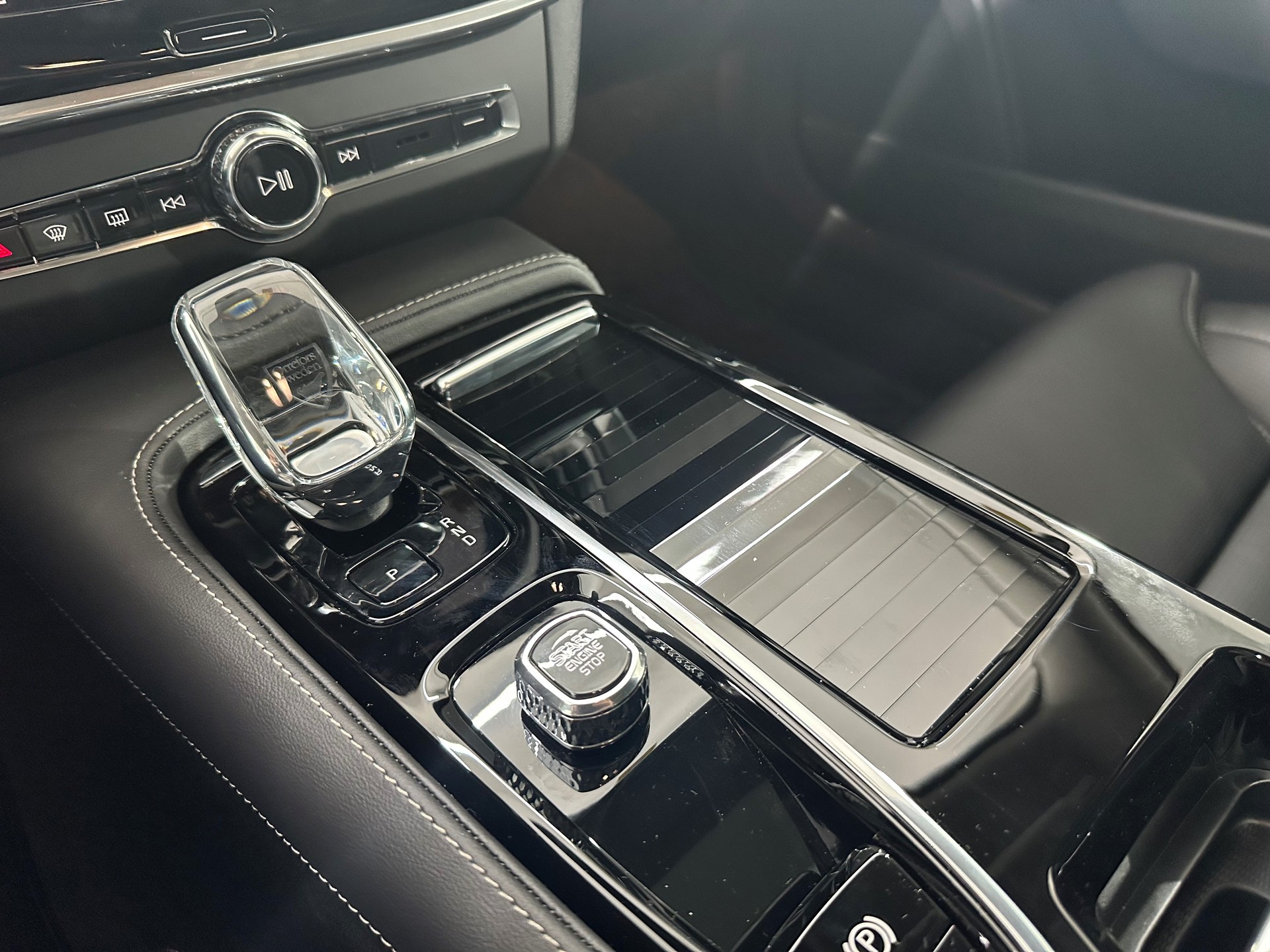 VOLVO S90 2.0 T8 TE Ultimate Dark eA-image-9