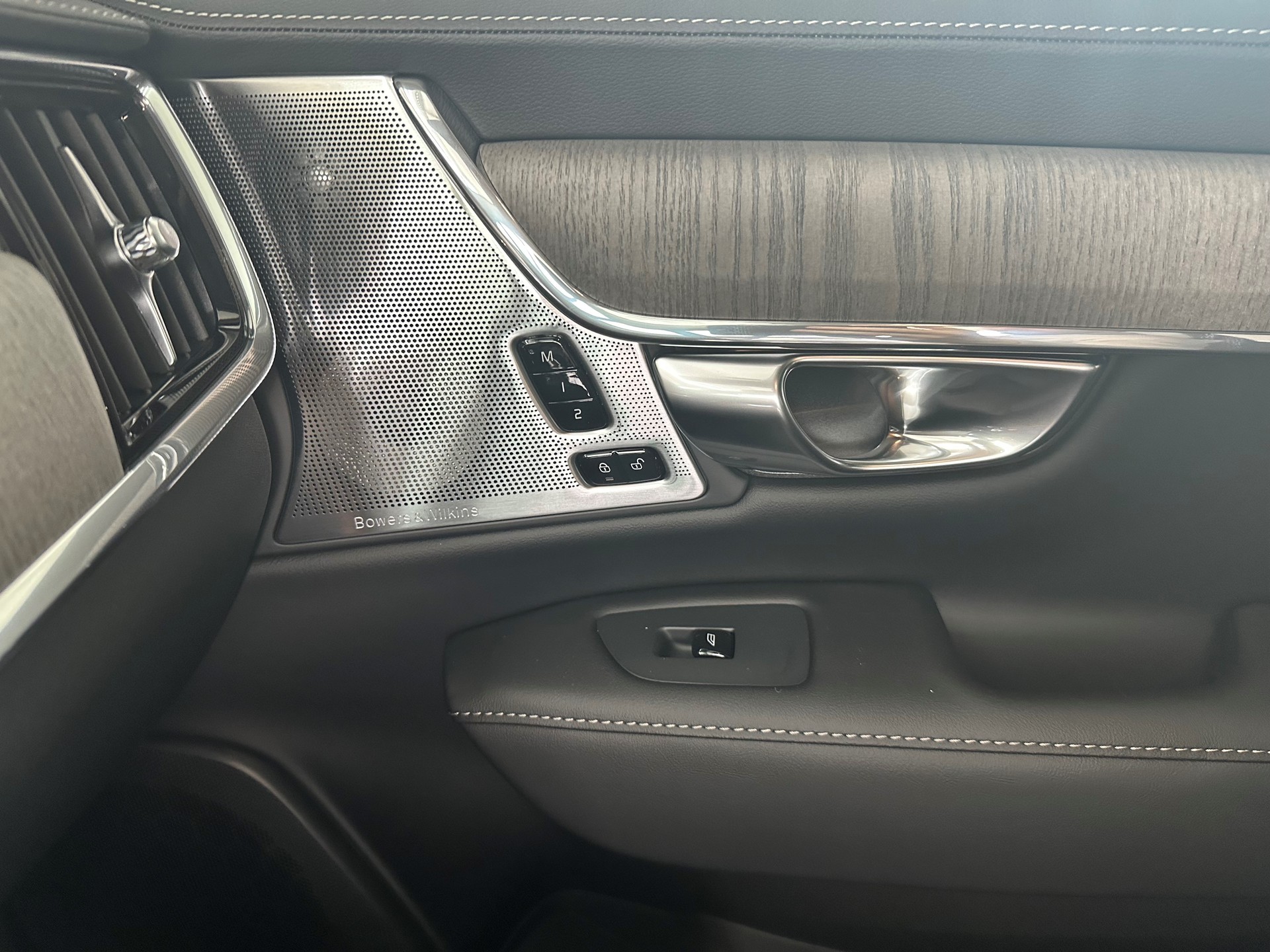 VOLVO S90 2.0 T8 TE Ultimate Dark eA-image-11