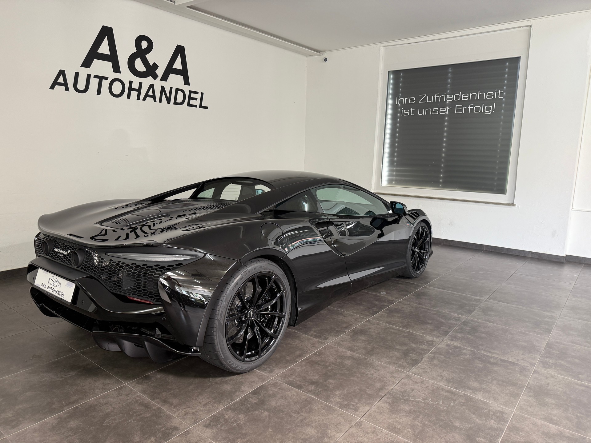 McLAREN ARTURA 3.0 V6-showroom-element-3