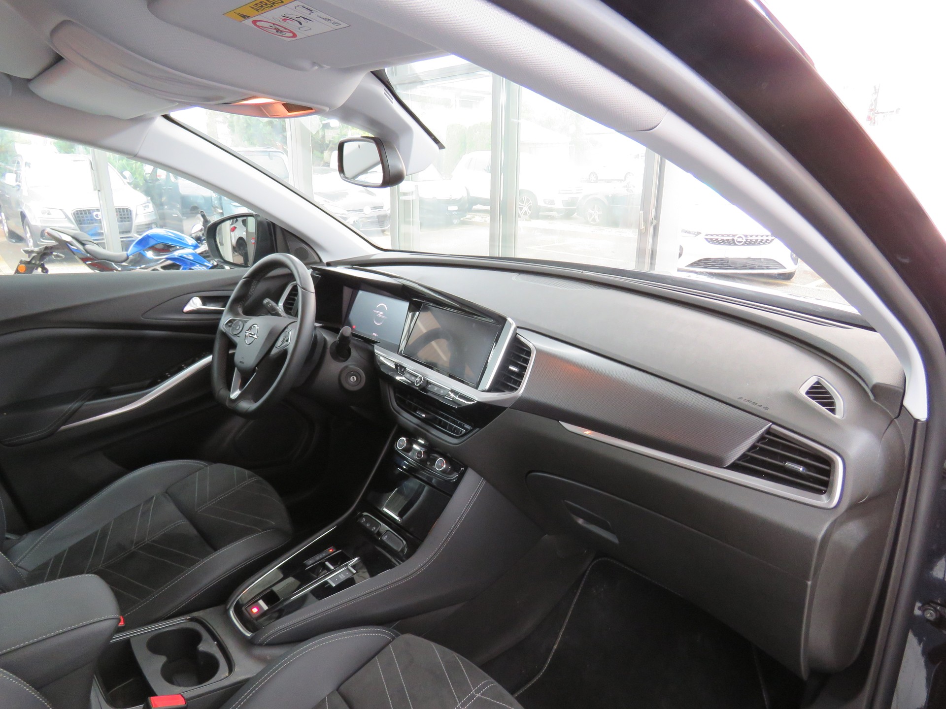 OPEL Grandland 1.2i TP Elegance Automat-image-9